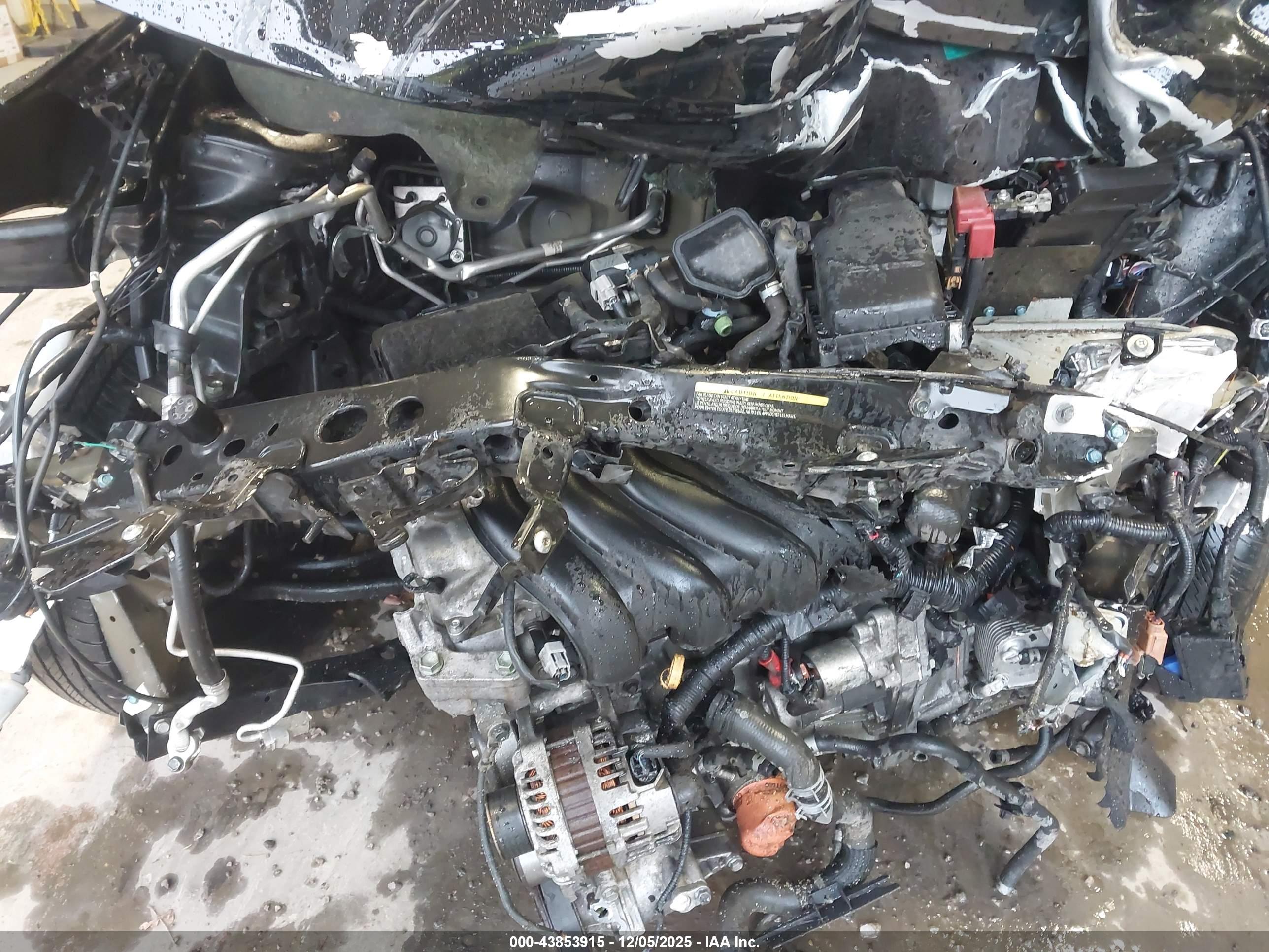 NISSAN VERSA image 10