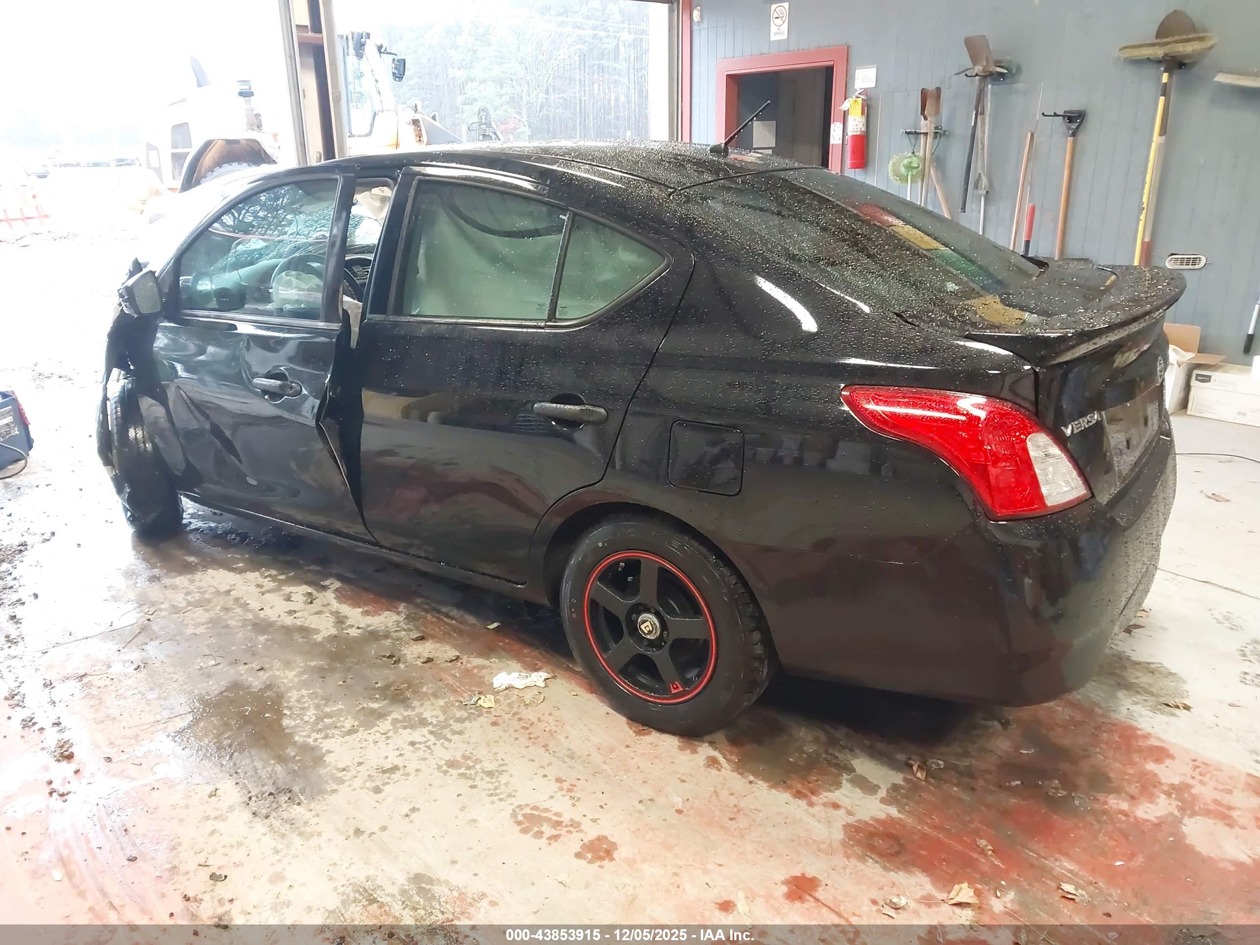 NISSAN VERSA image 3