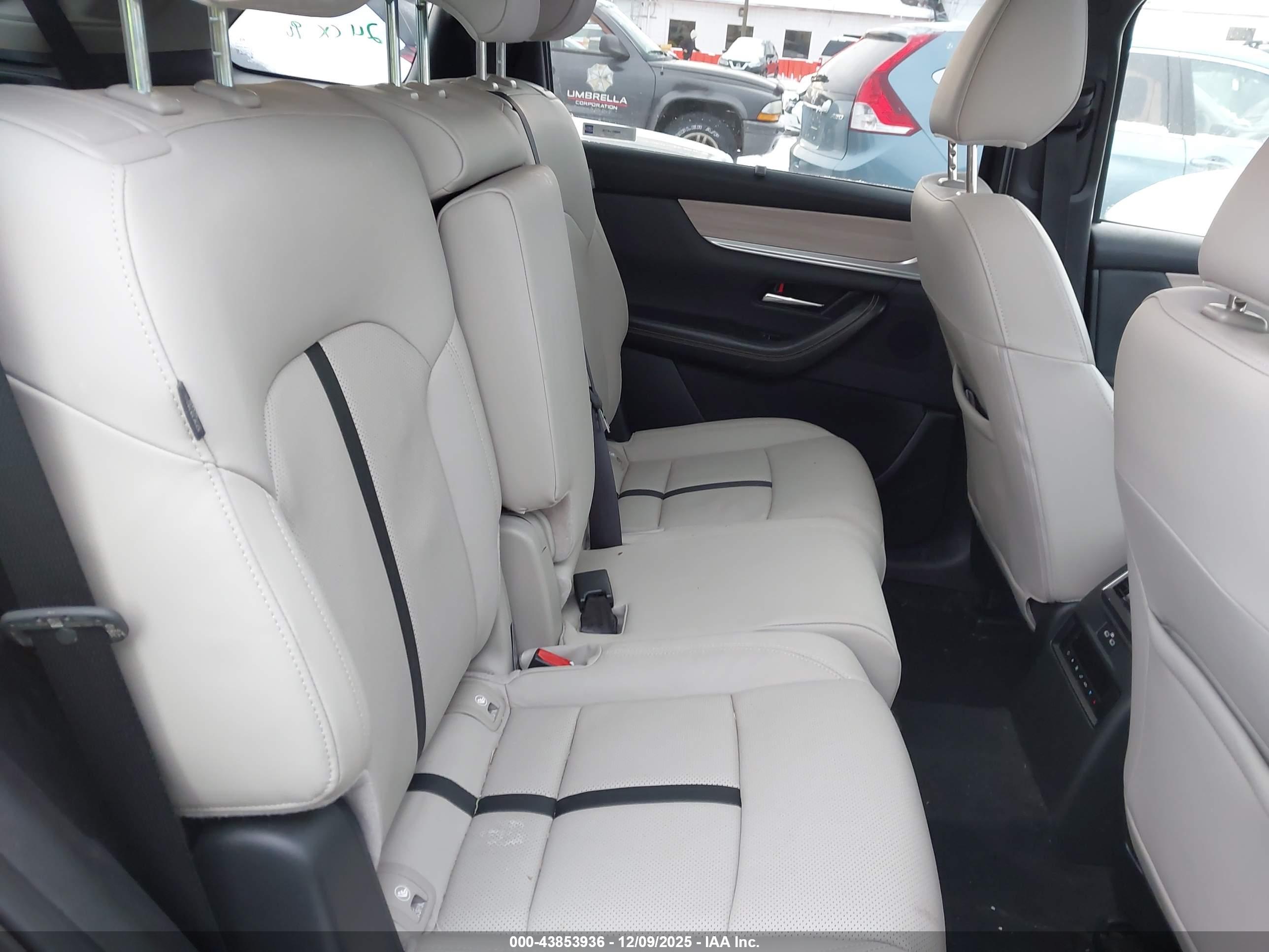 MAZDA CX-90 image 8
