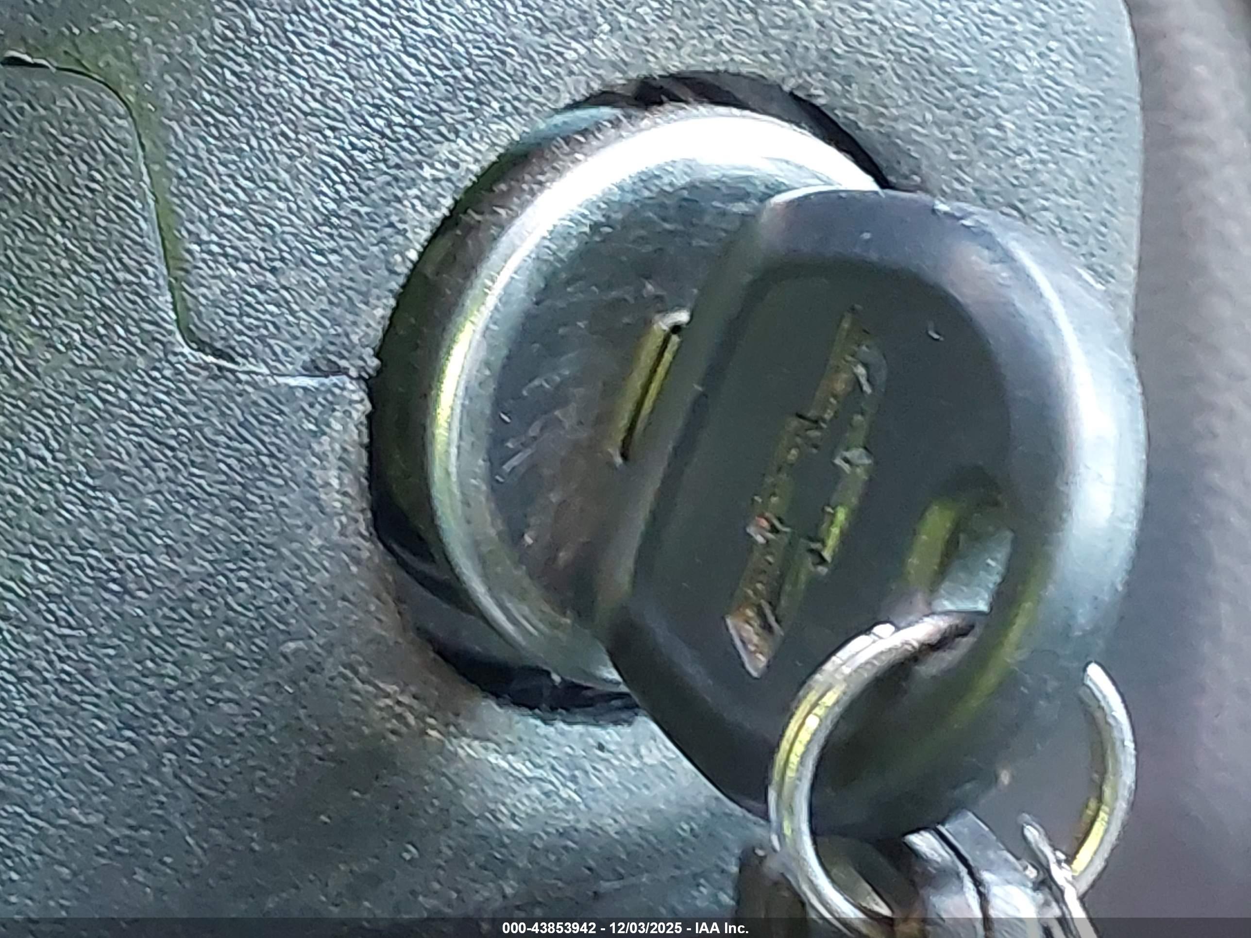 CHEVROLET COLORADO image 11