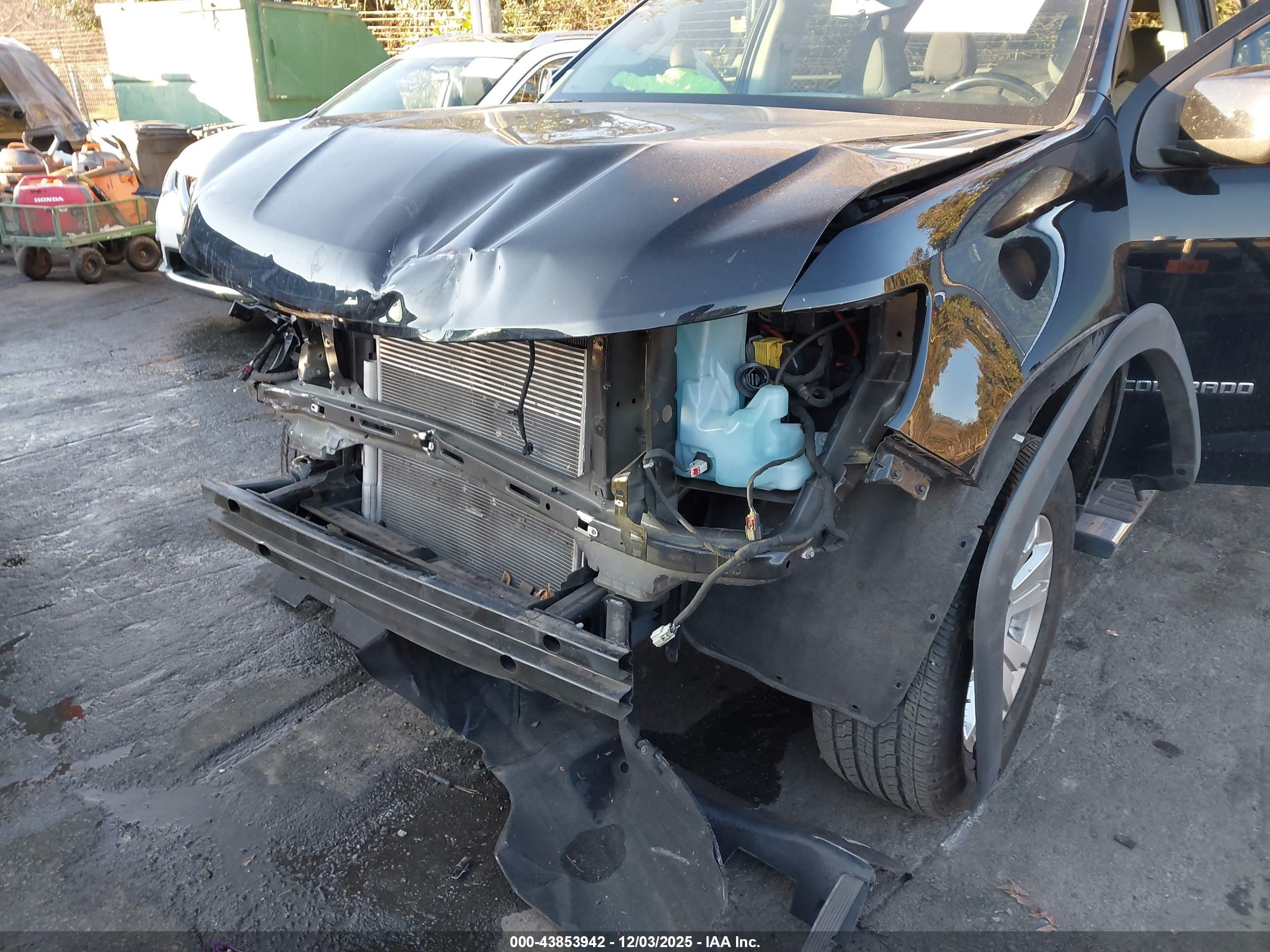 CHEVROLET COLORADO image 6