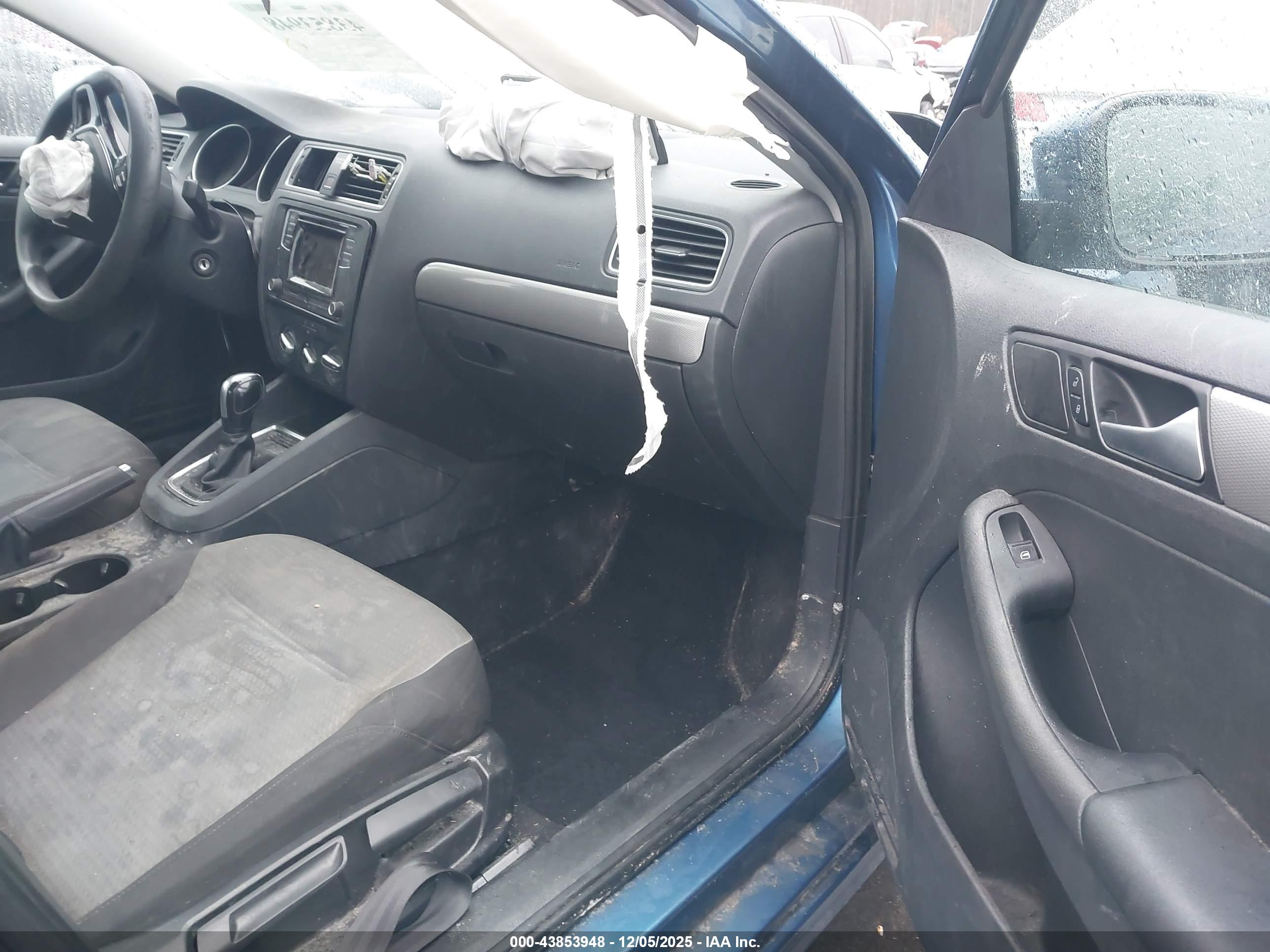 VOLKSWAGEN JETTA image 5