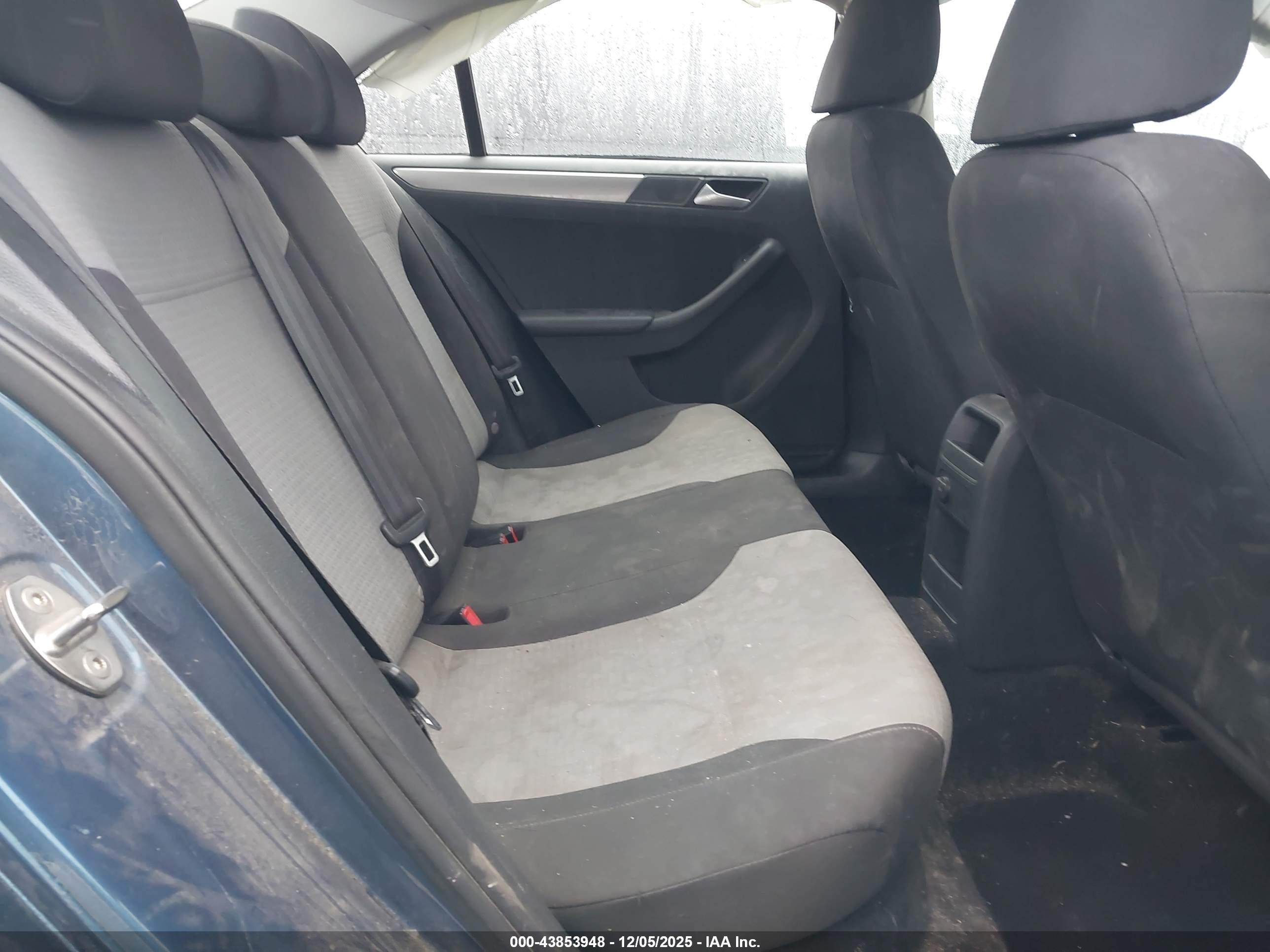 VOLKSWAGEN JETTA image 8