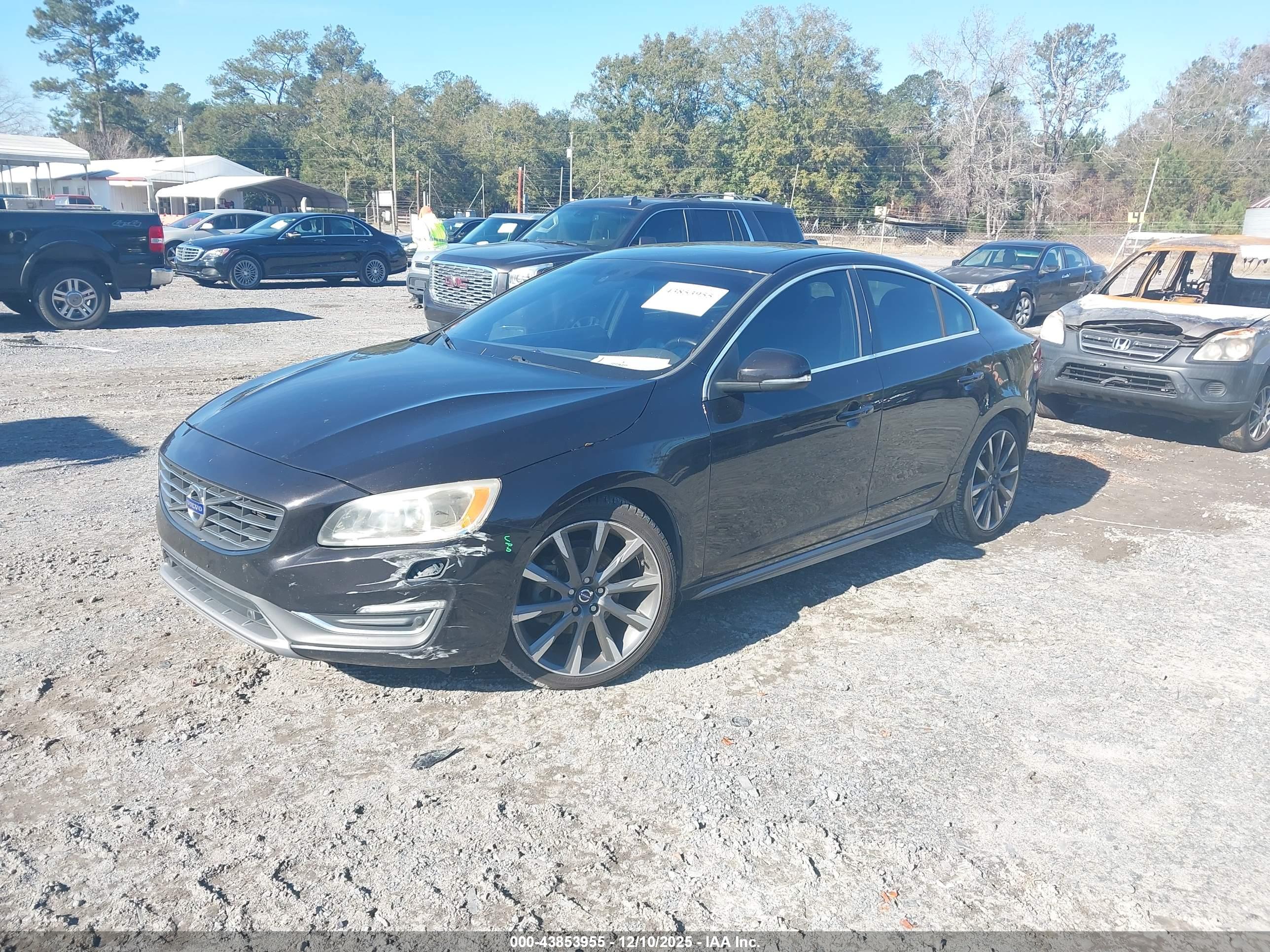 VOLVO S60 image 2
