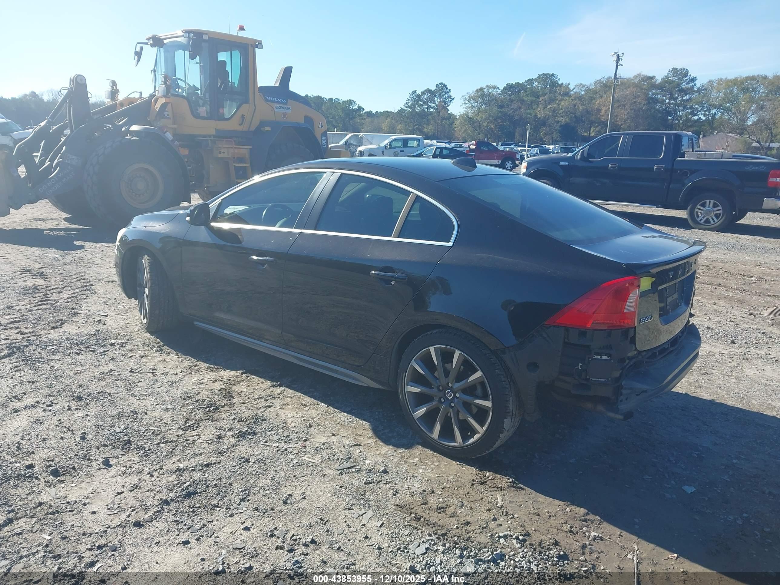 VOLVO S60 image 3