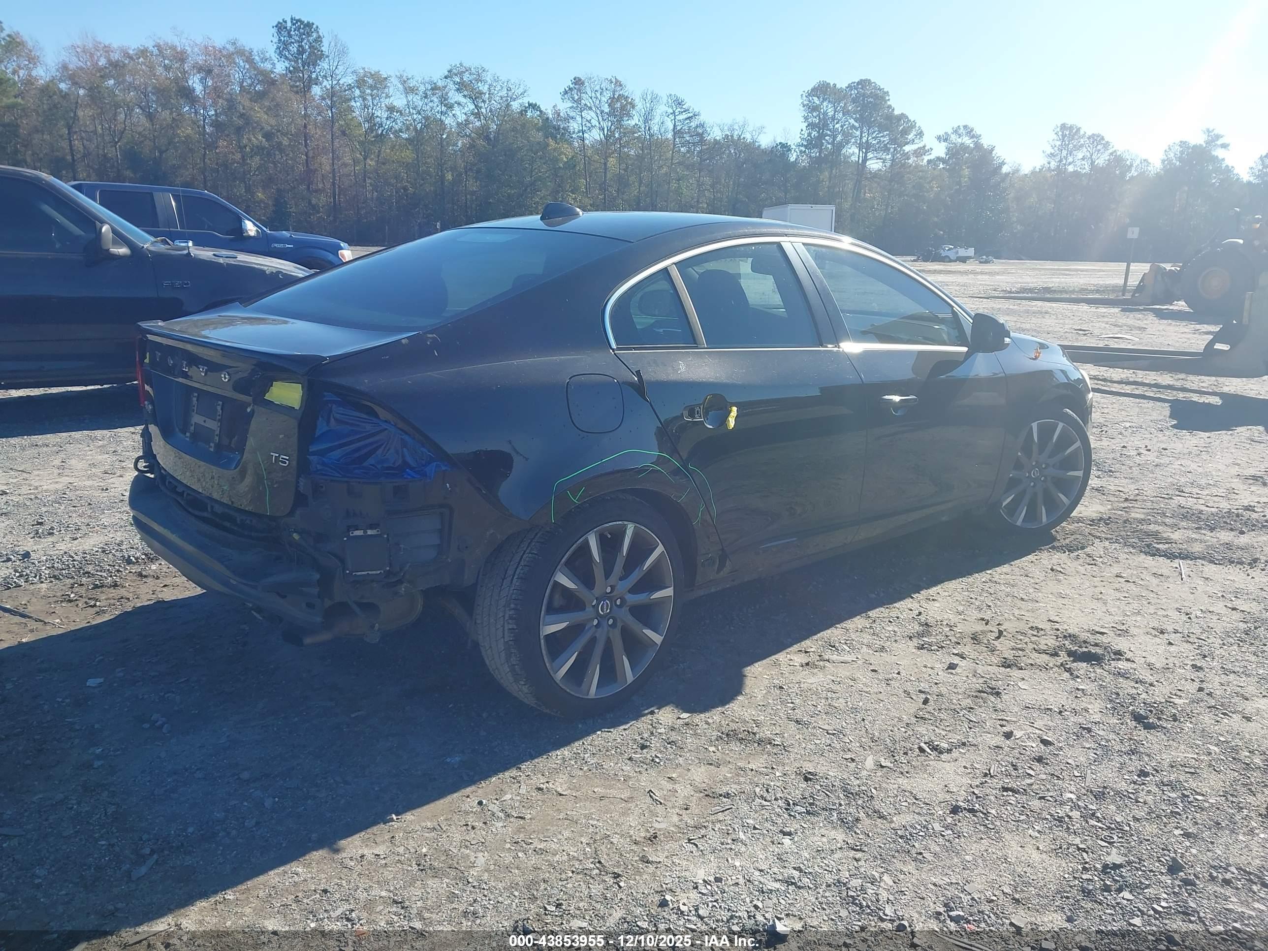 VOLVO S60 image 4