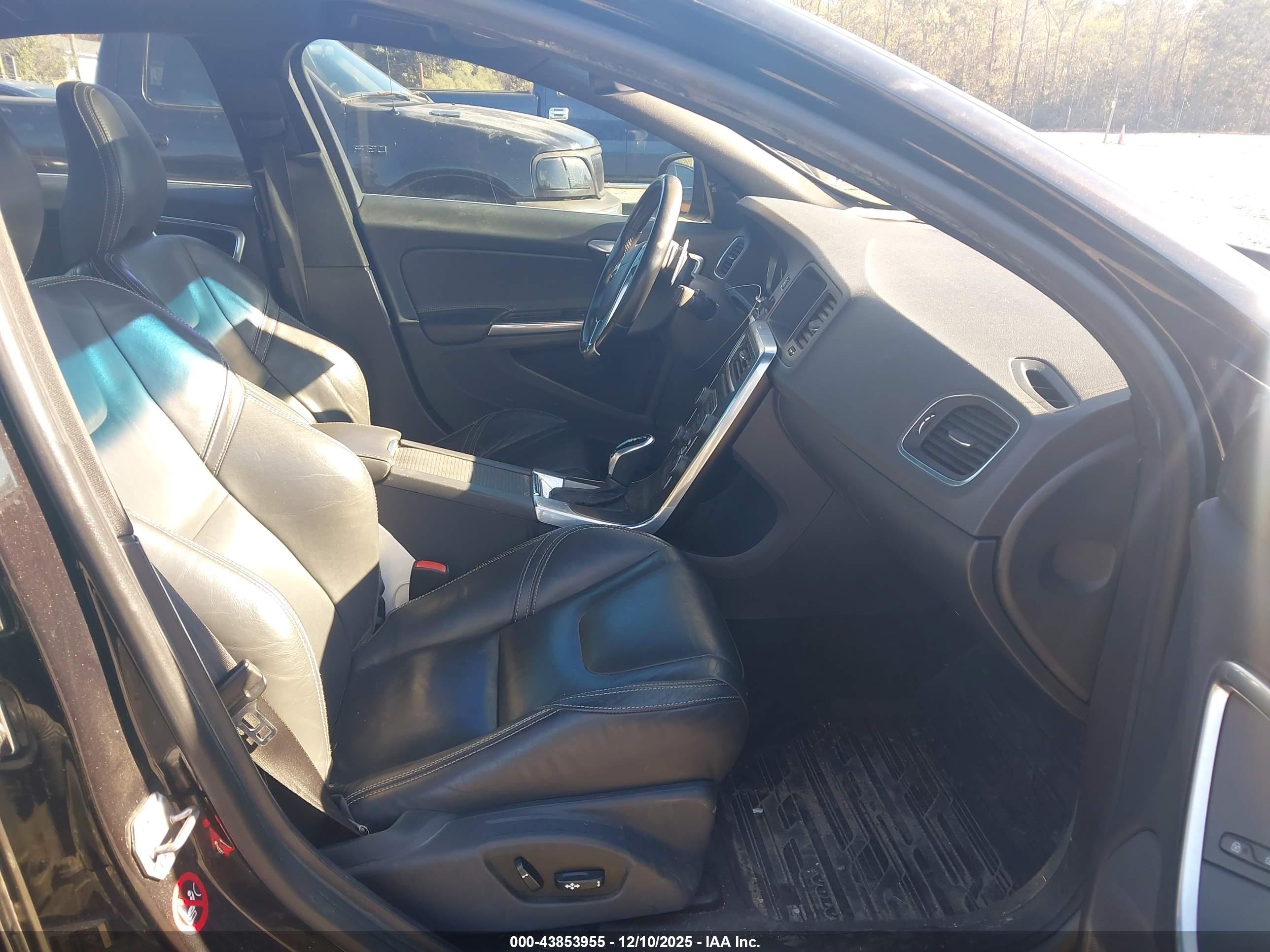 VOLVO S60 image 5