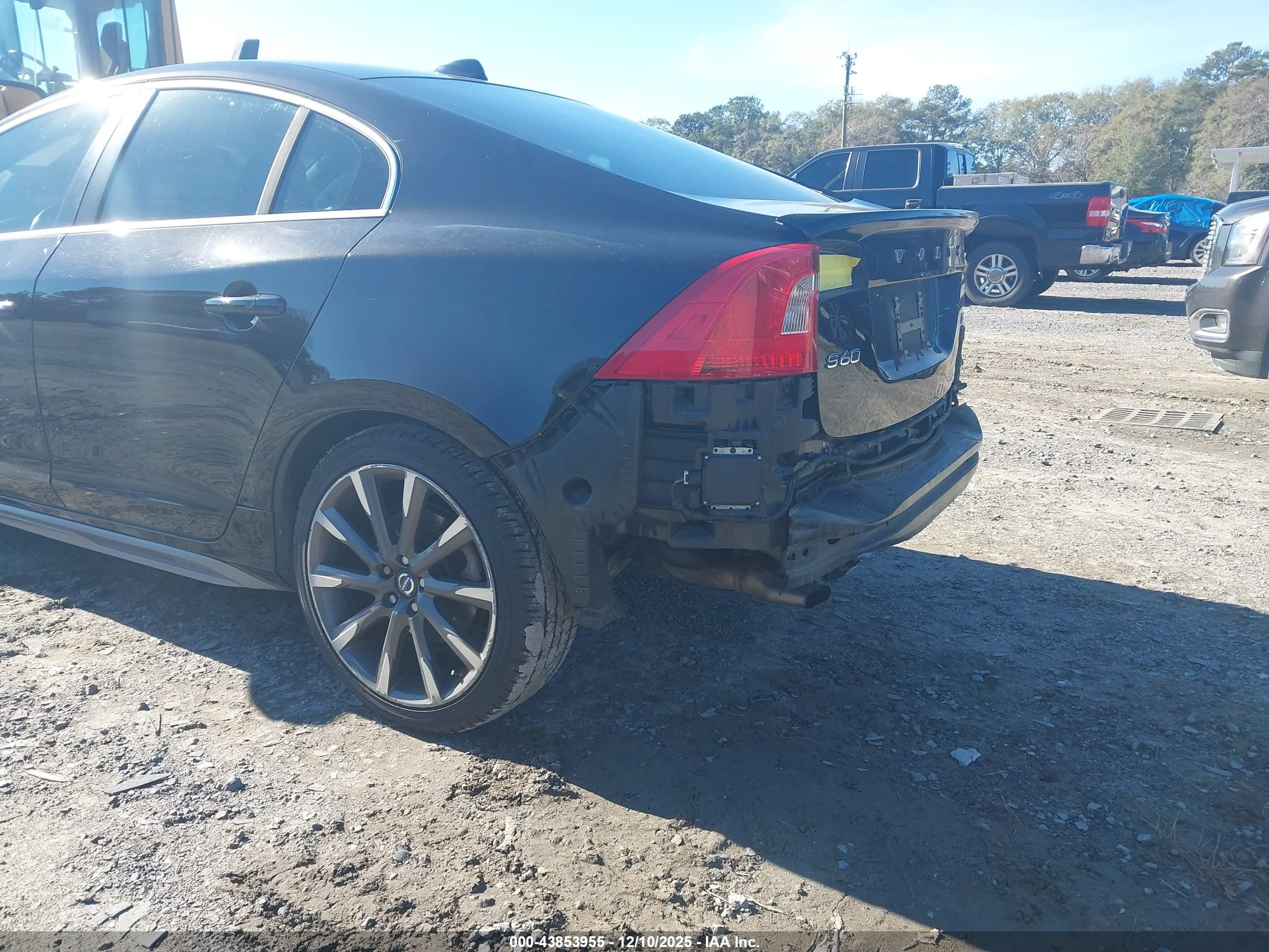 VOLVO S60 image 6