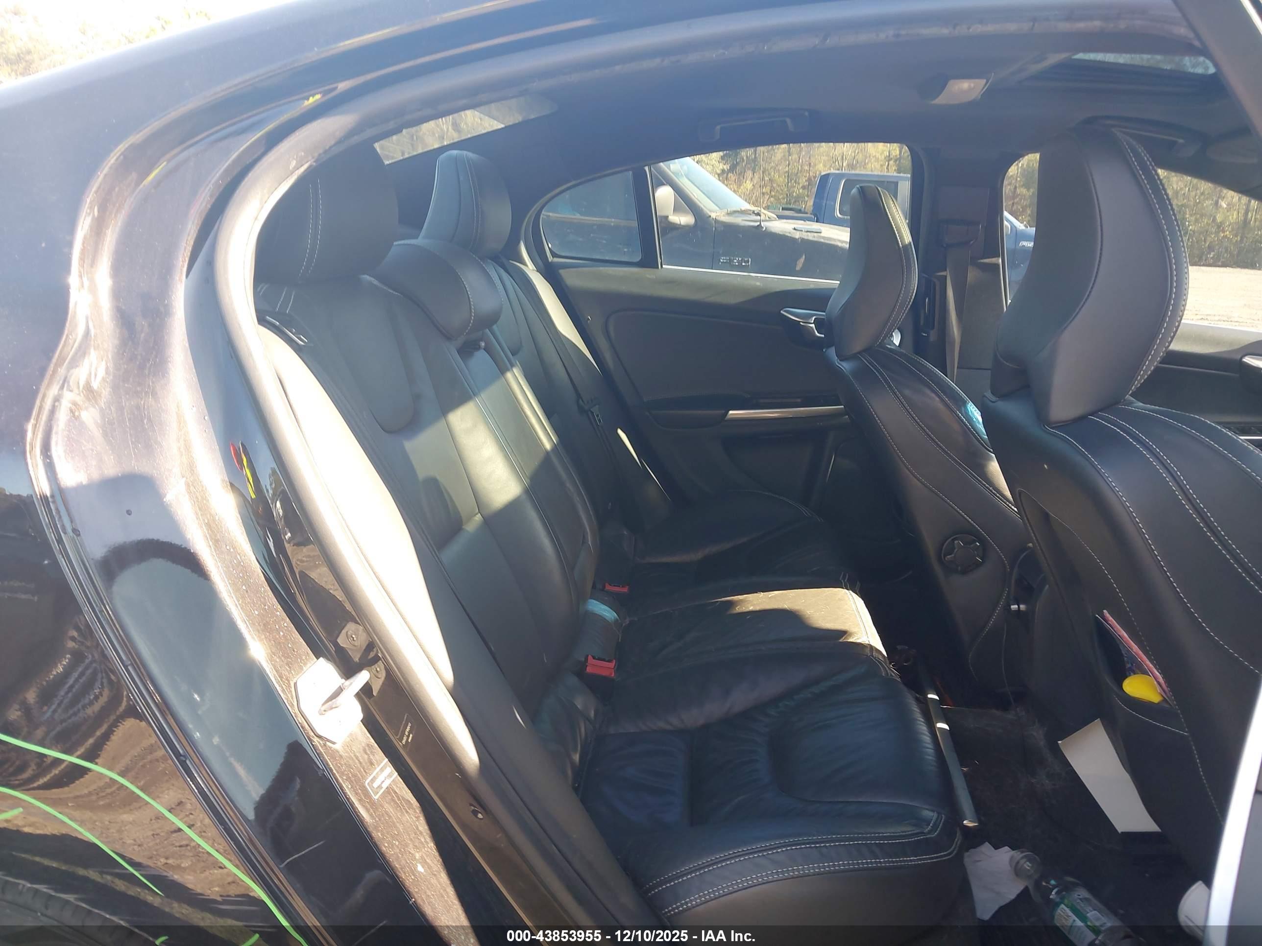 VOLVO S60 image 8