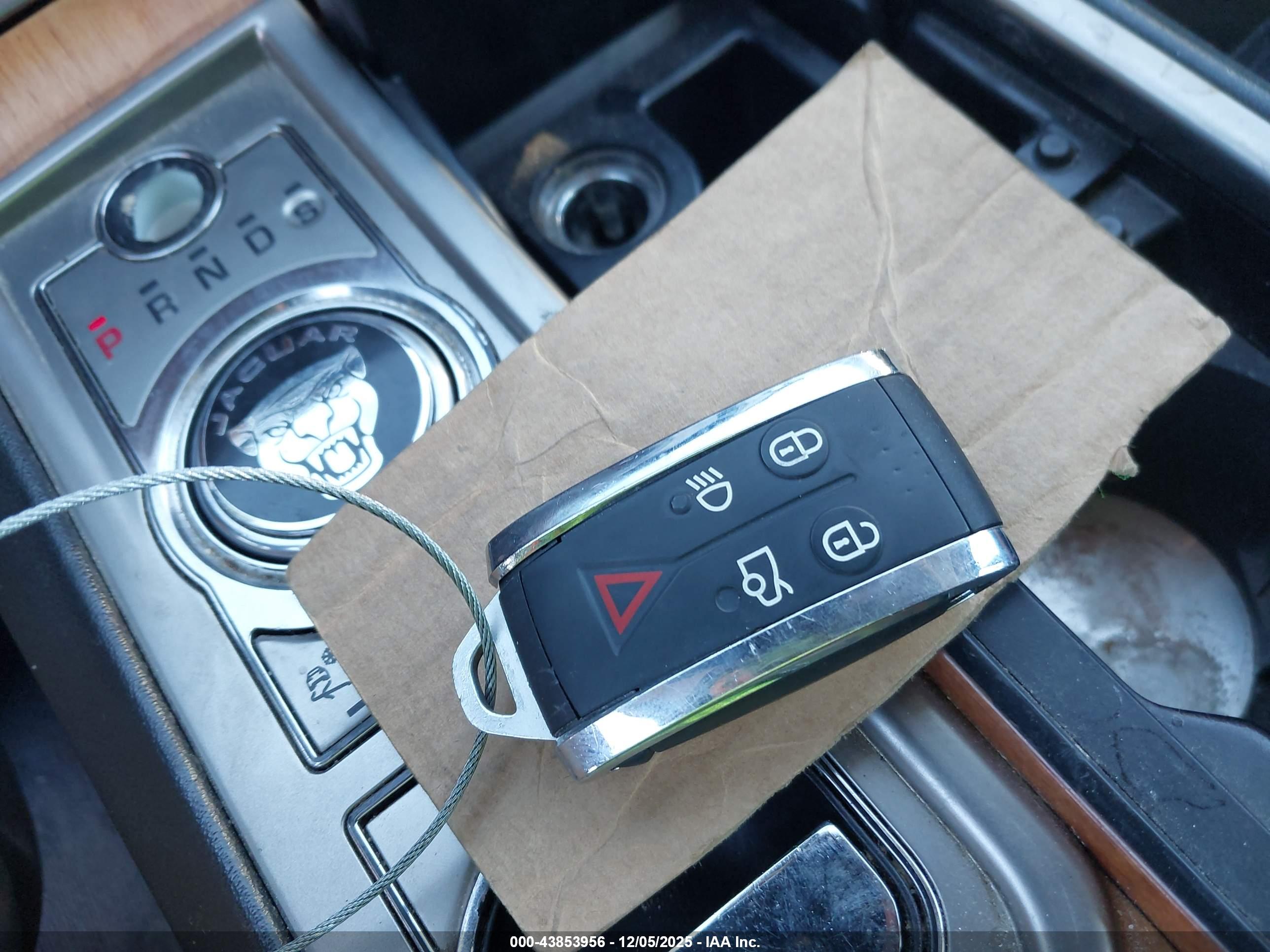 JAGUAR XF image 11