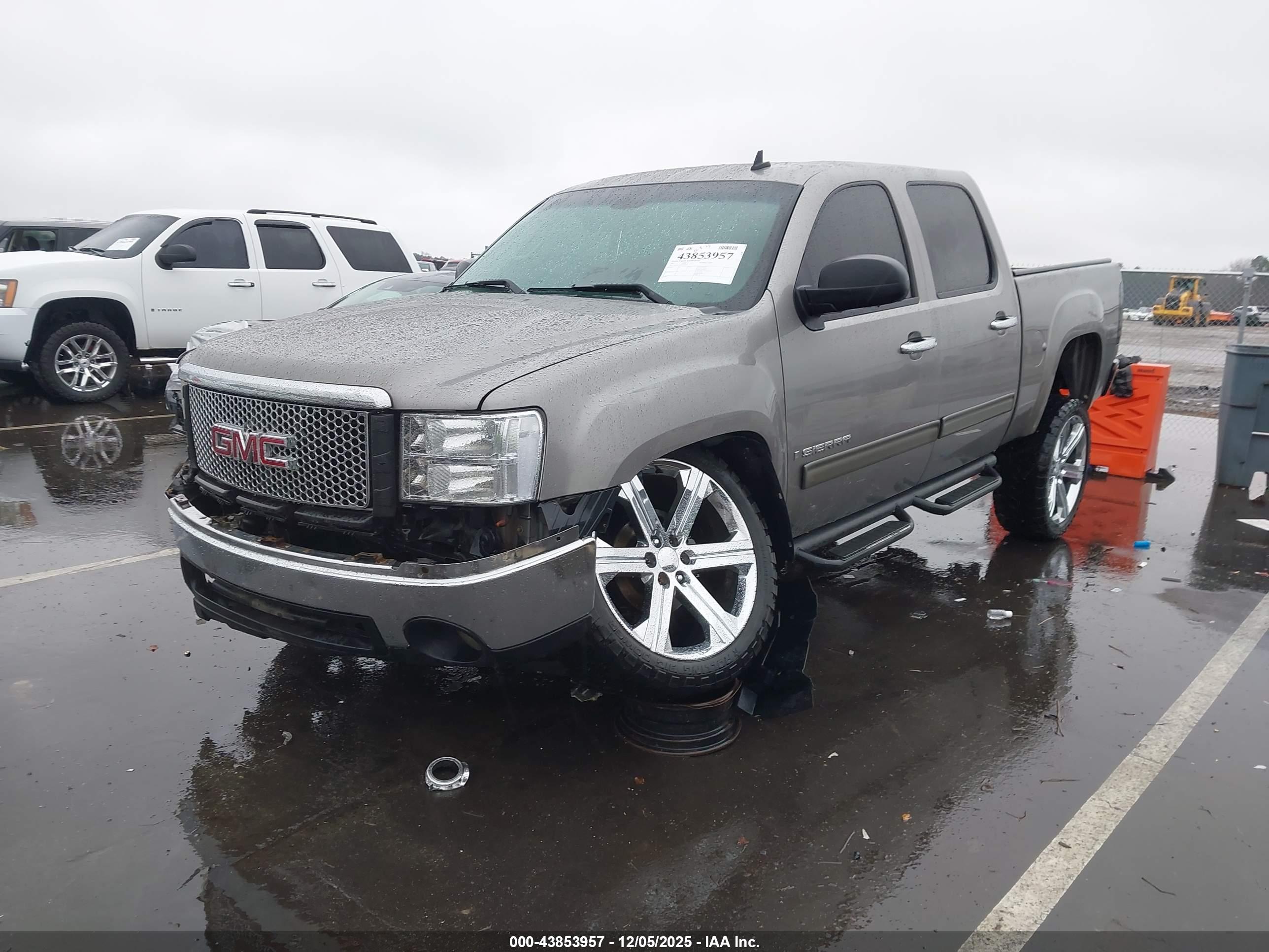 GMC SIERRA image 2