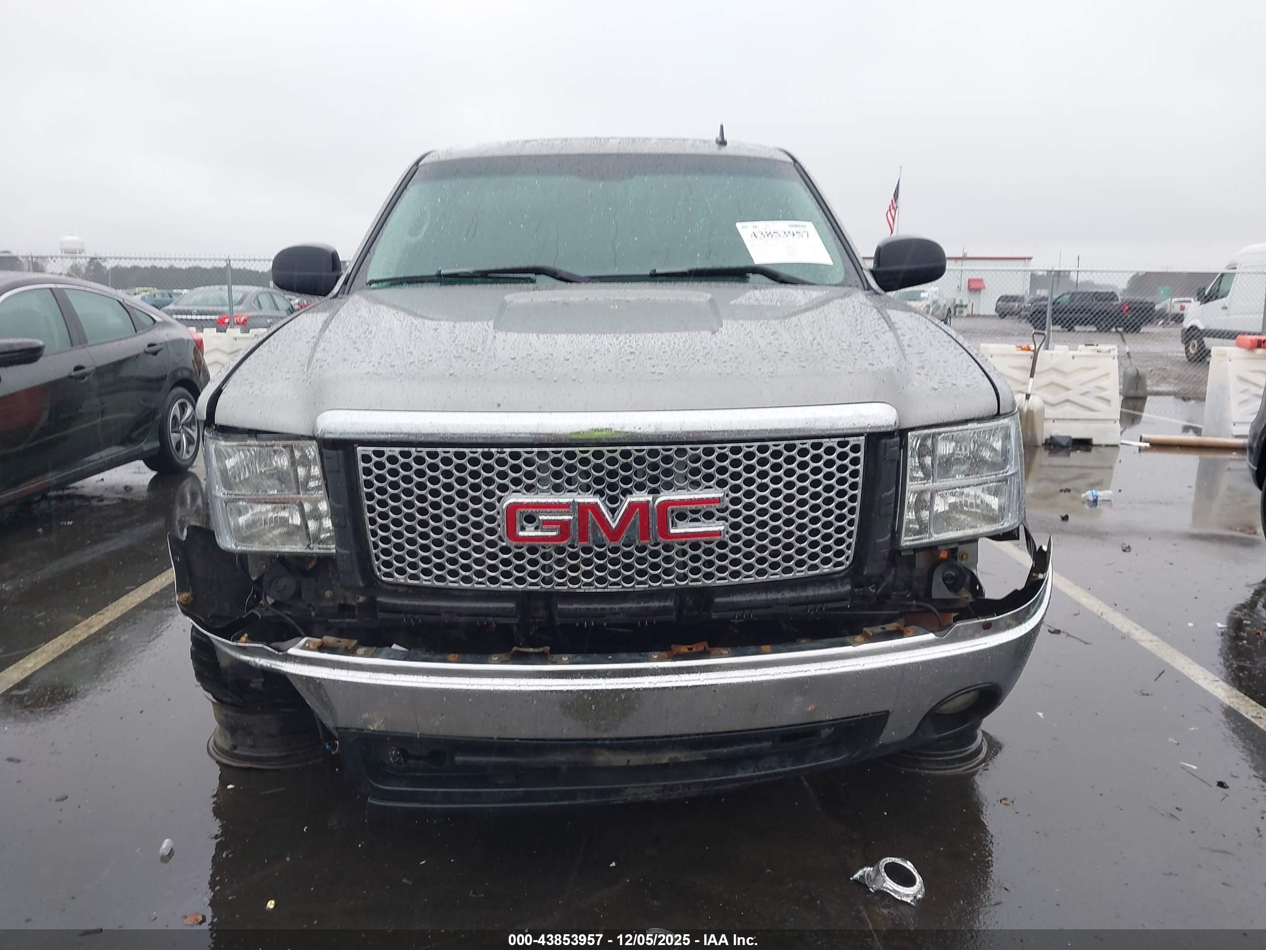 GMC SIERRA image 6