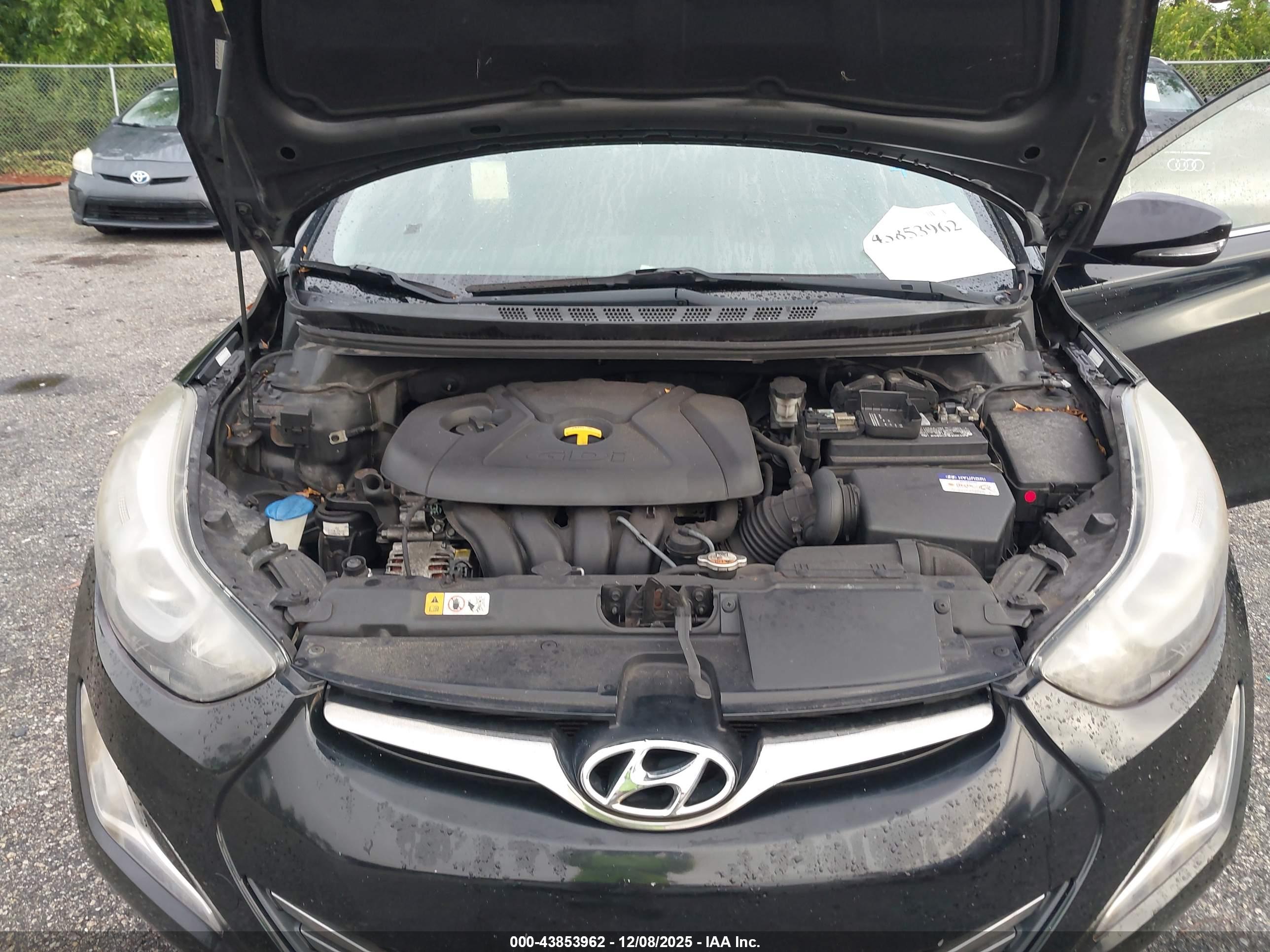 HYUNDAI ELANTRA image 10