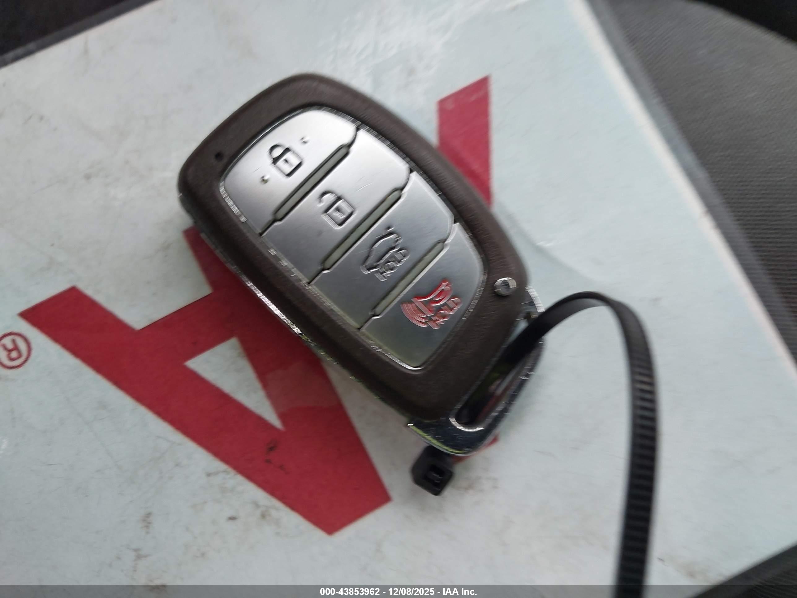 HYUNDAI ELANTRA image 11