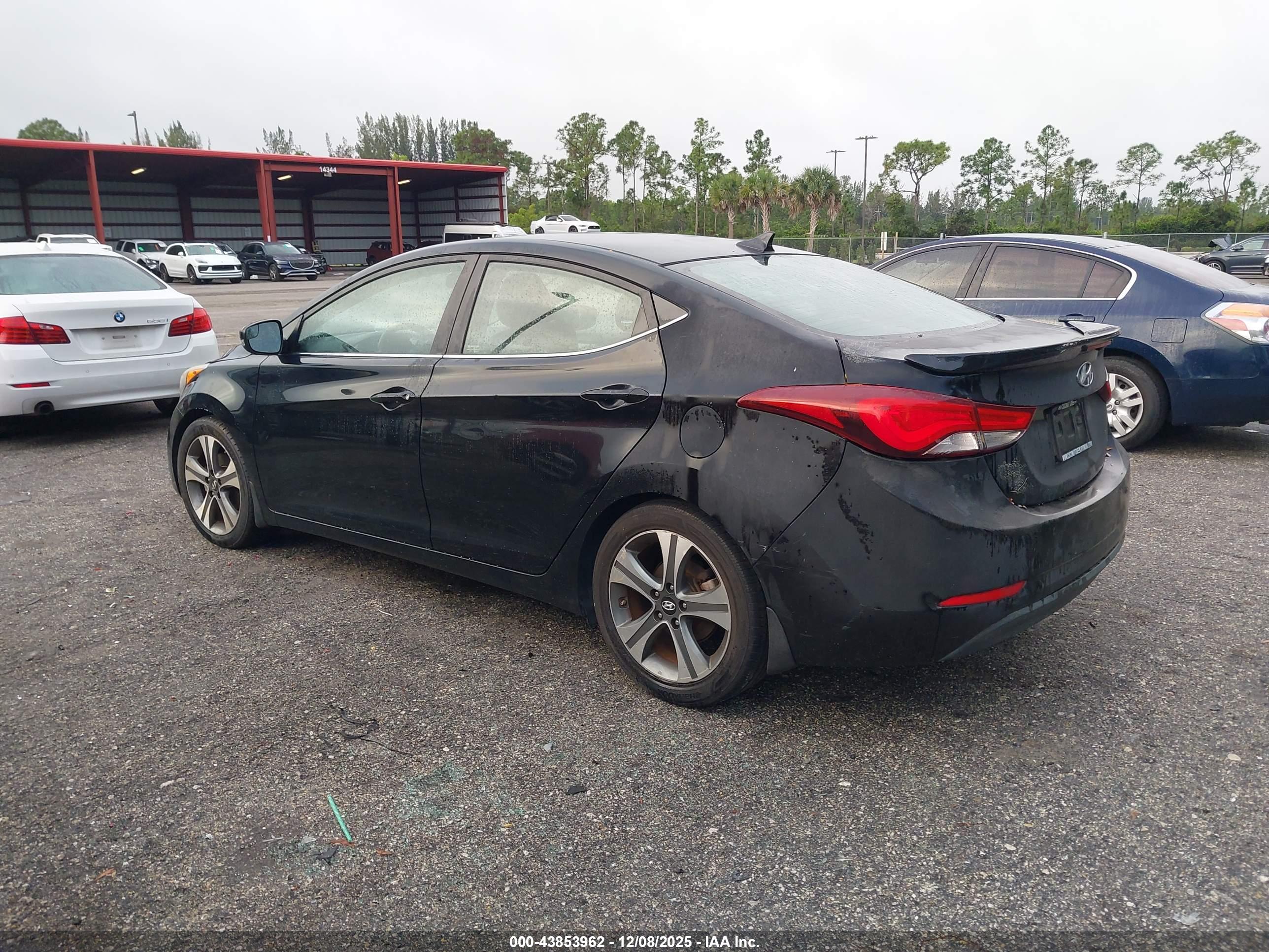 HYUNDAI ELANTRA image 3