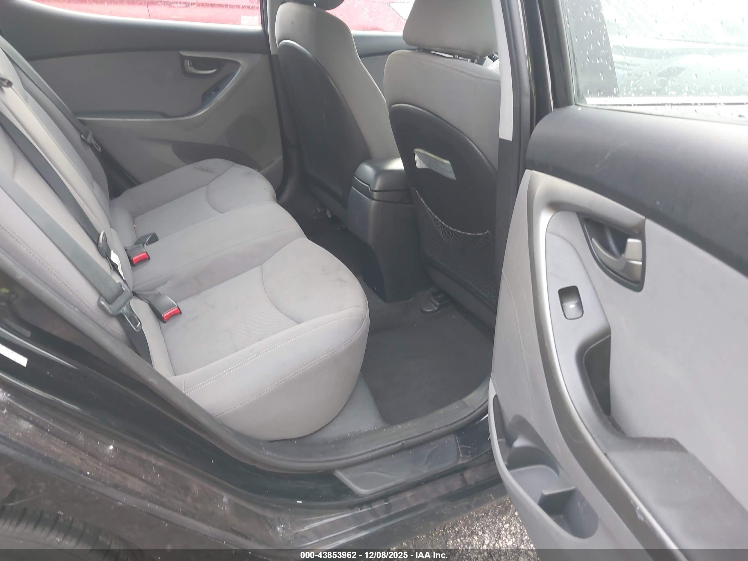 HYUNDAI ELANTRA image 8