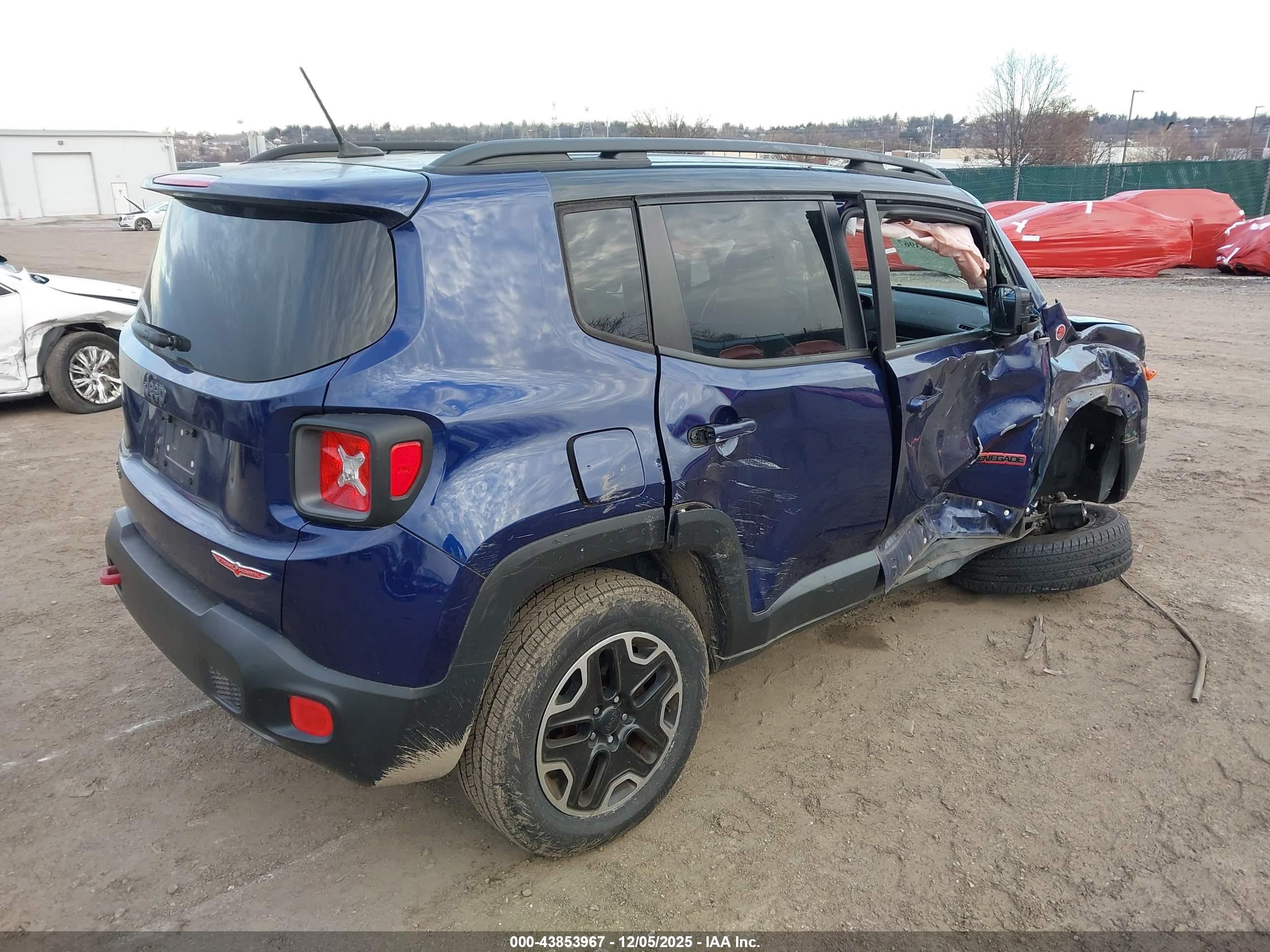 JEEP RENEGADE image 4