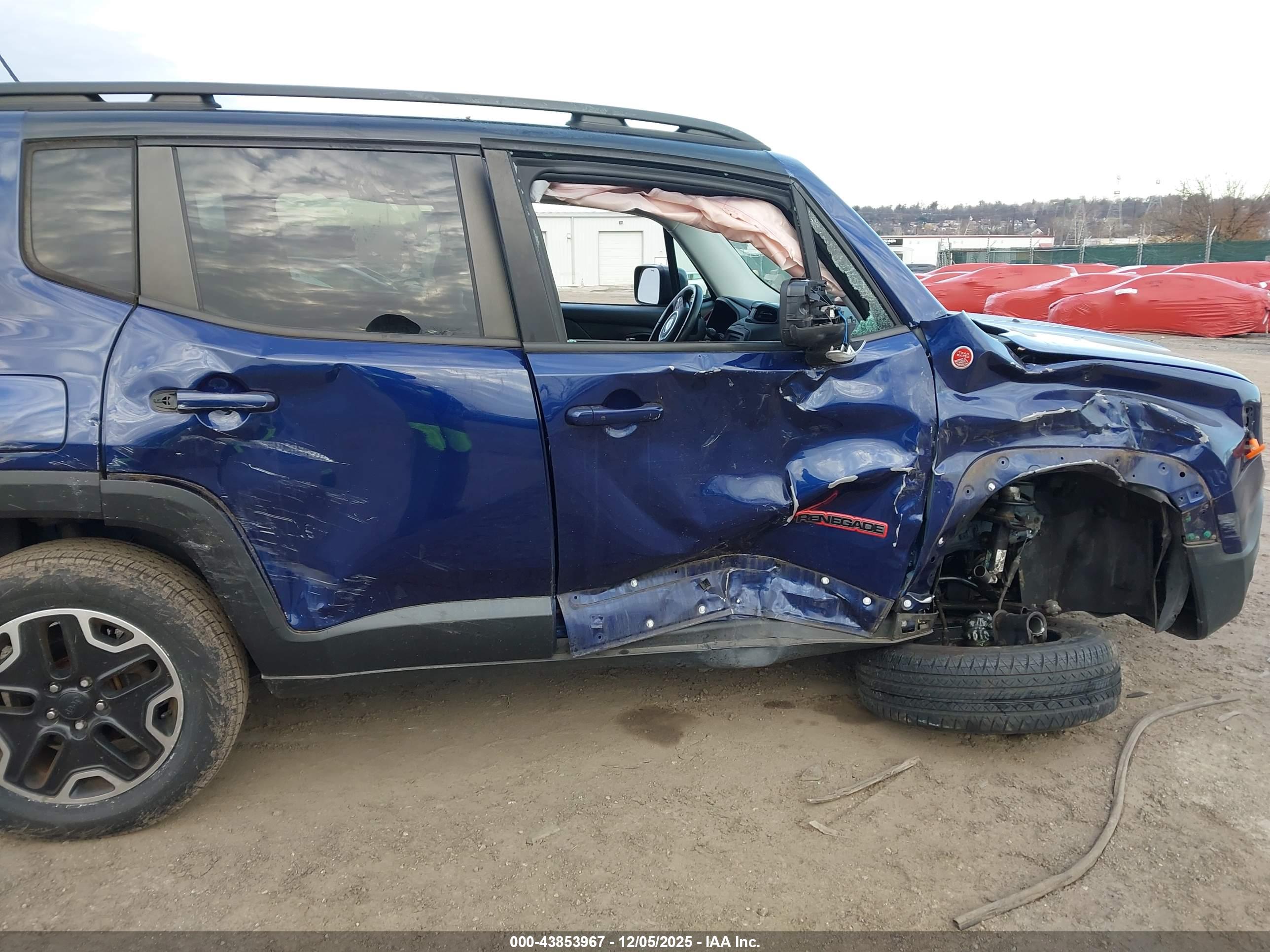 JEEP RENEGADE image 6