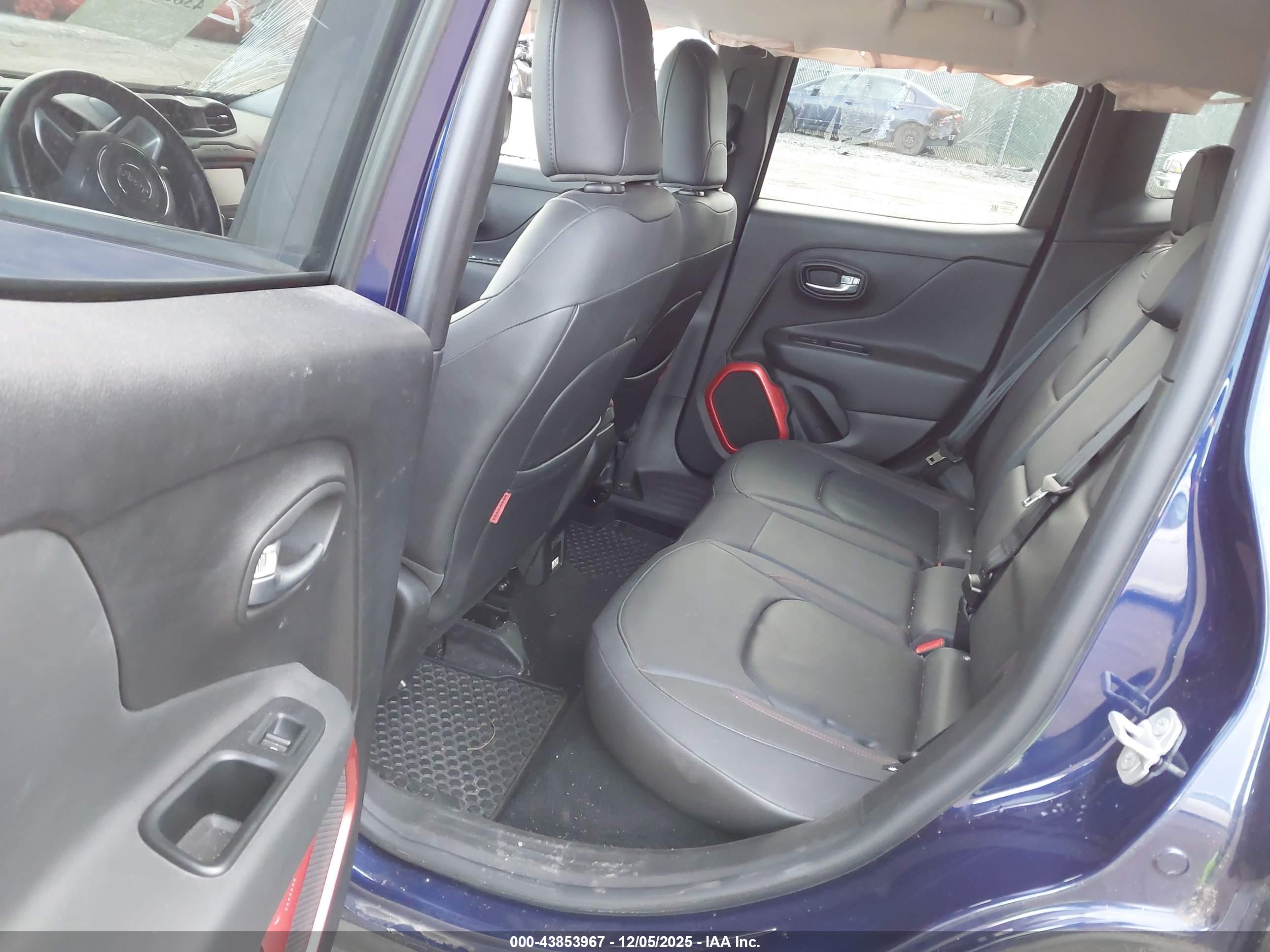 JEEP RENEGADE image 8