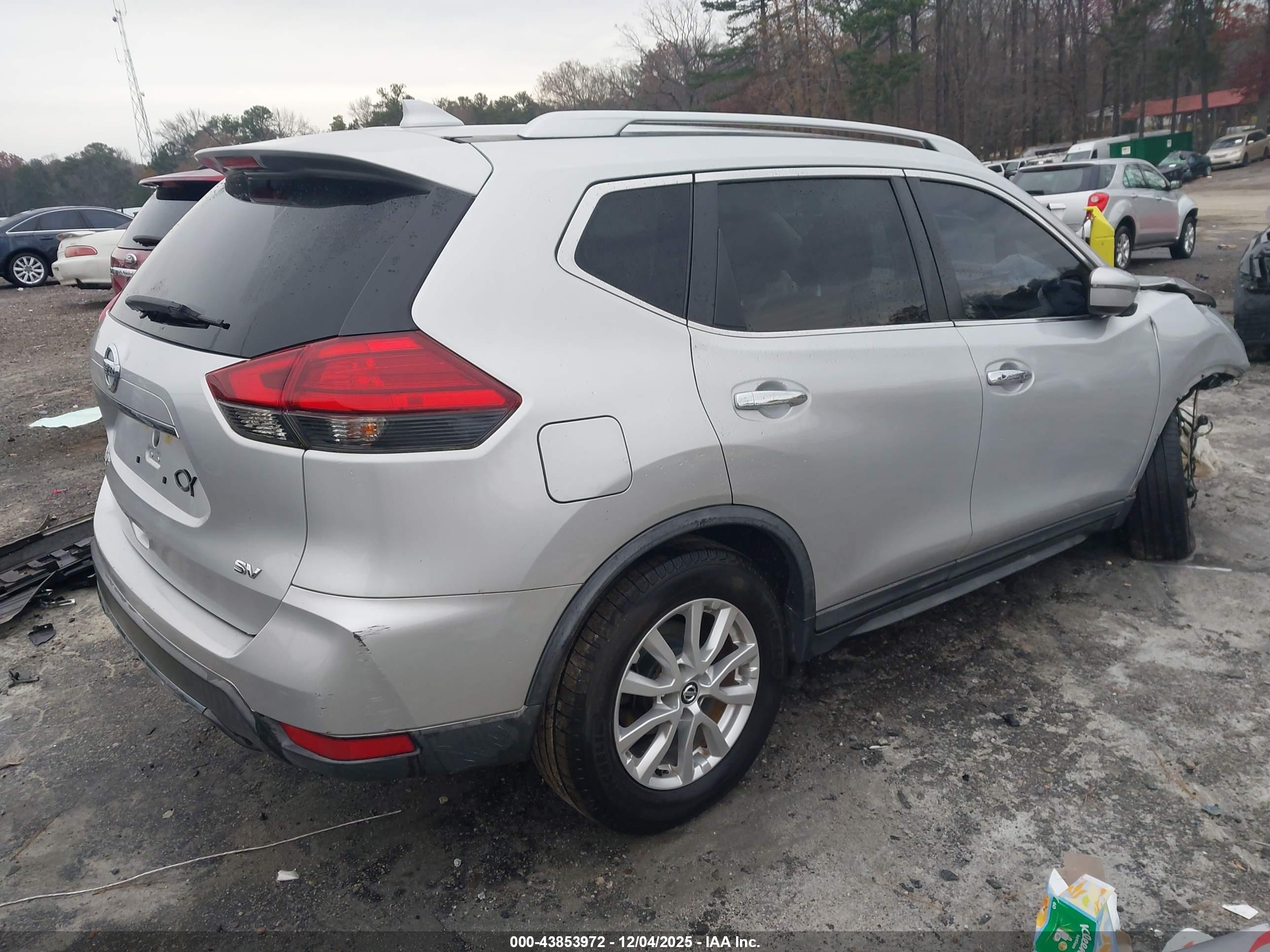 NISSAN ROGUE image 4