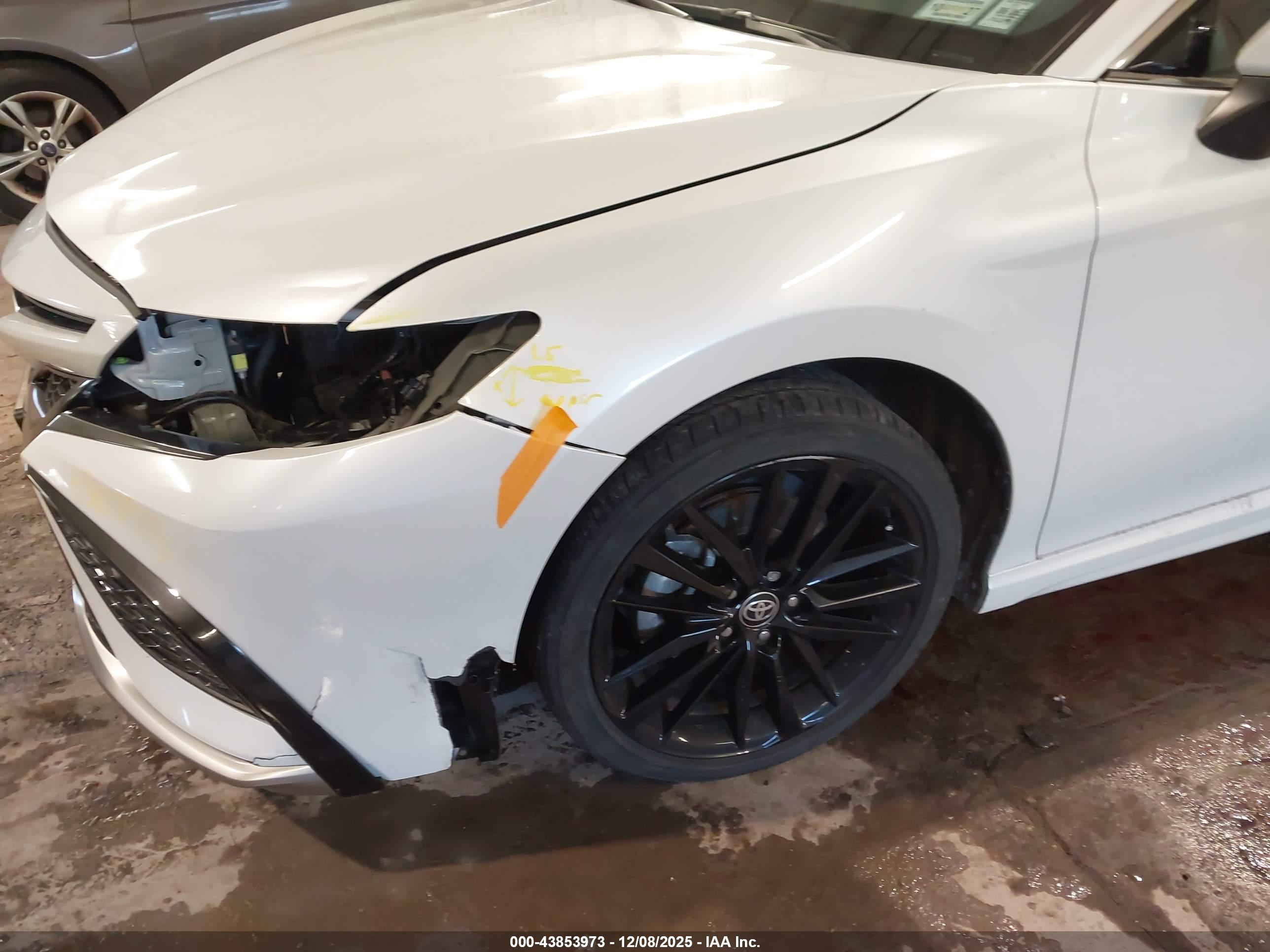 TOYOTA CAMRY image 6