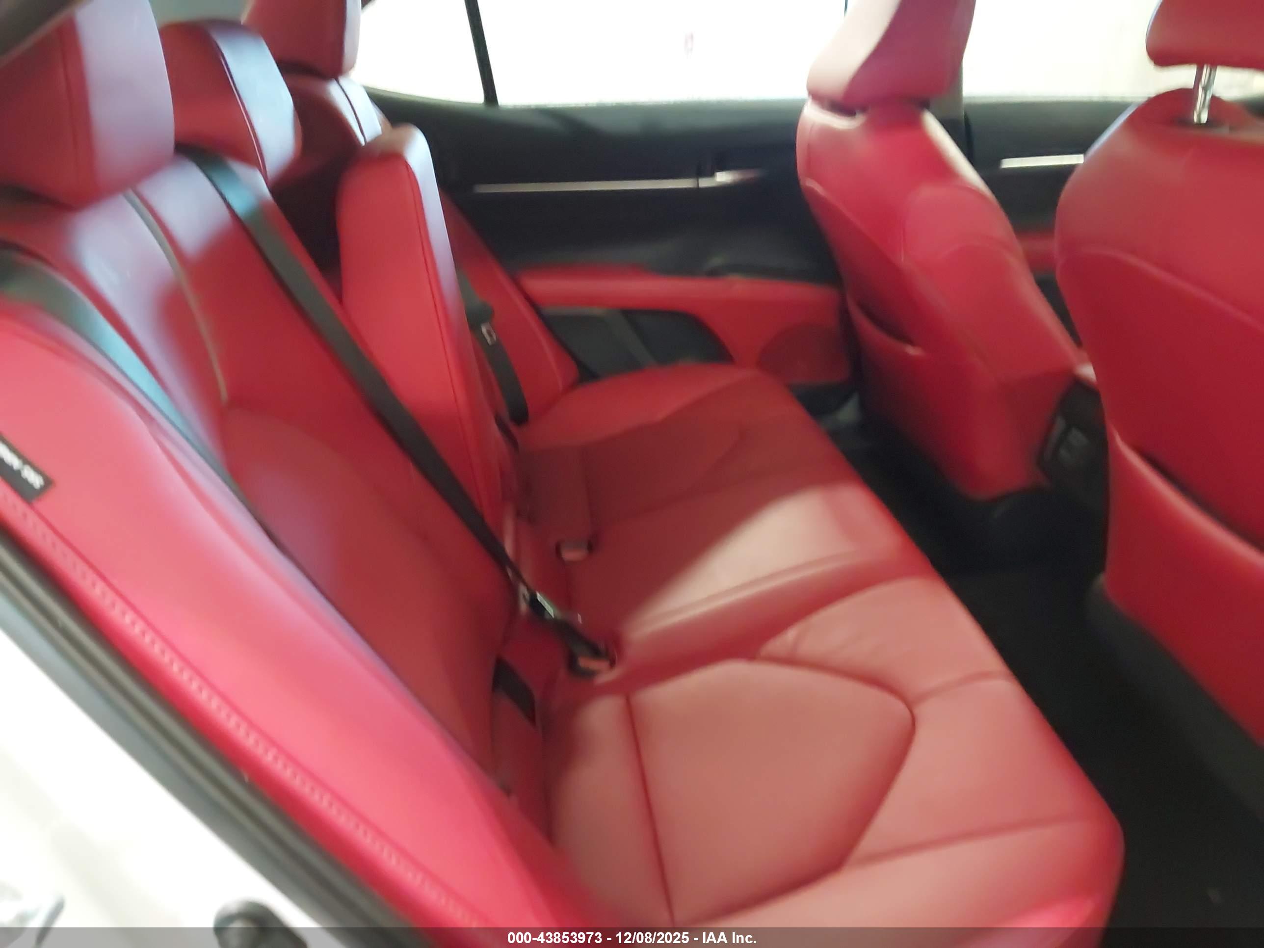 TOYOTA CAMRY image 8
