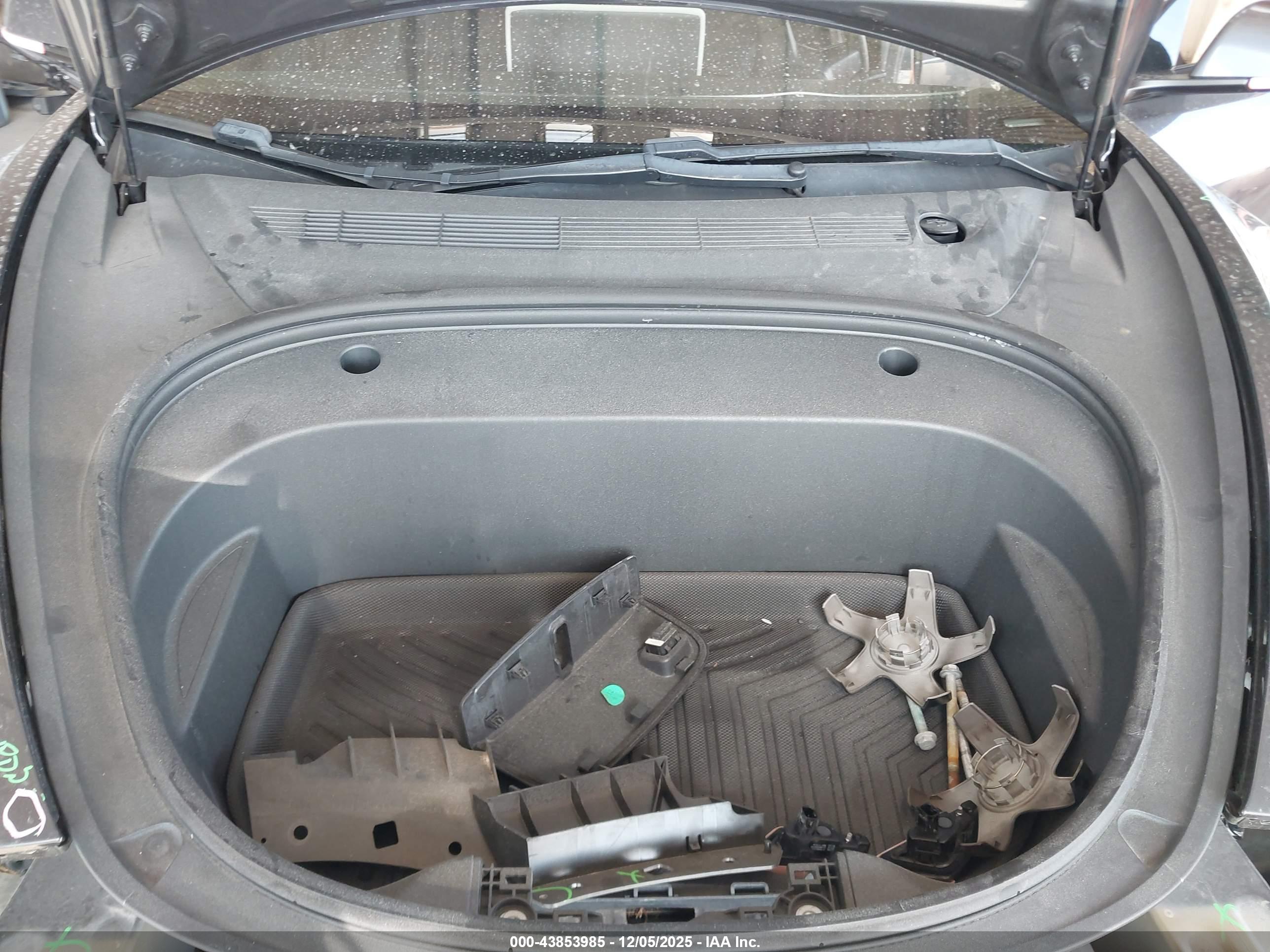 TESLA MODEL image 10