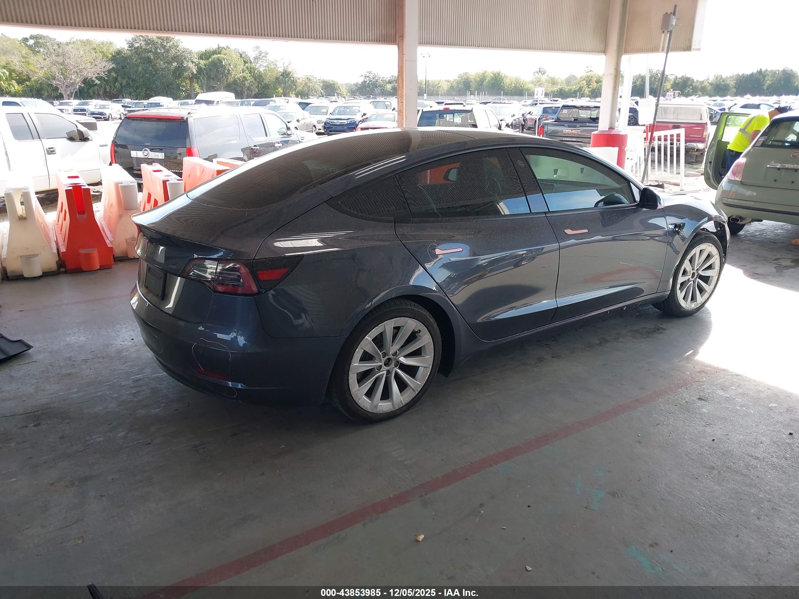 TESLA MODEL image 4