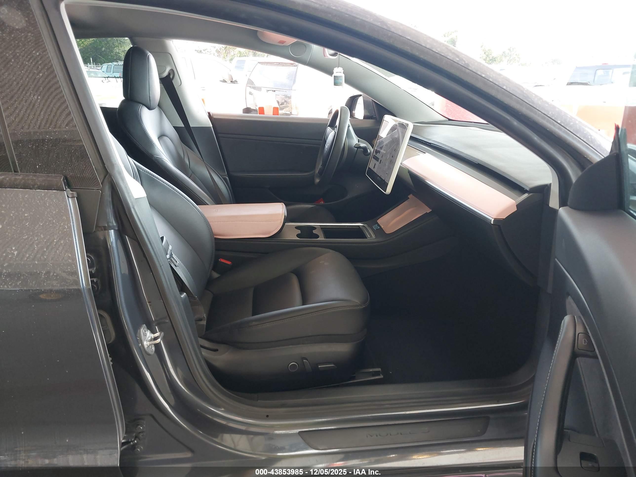 TESLA MODEL image 5