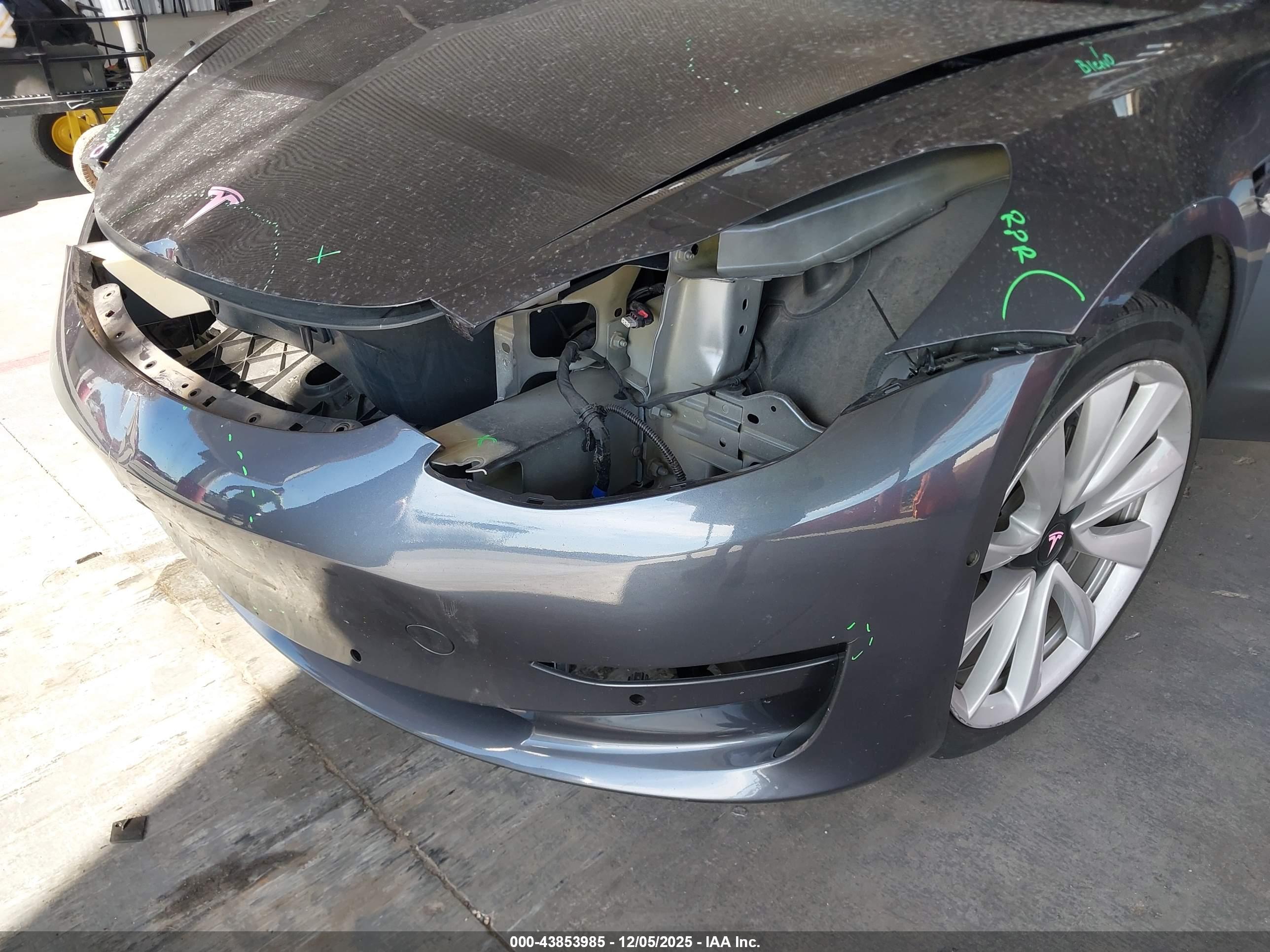 TESLA MODEL image 6