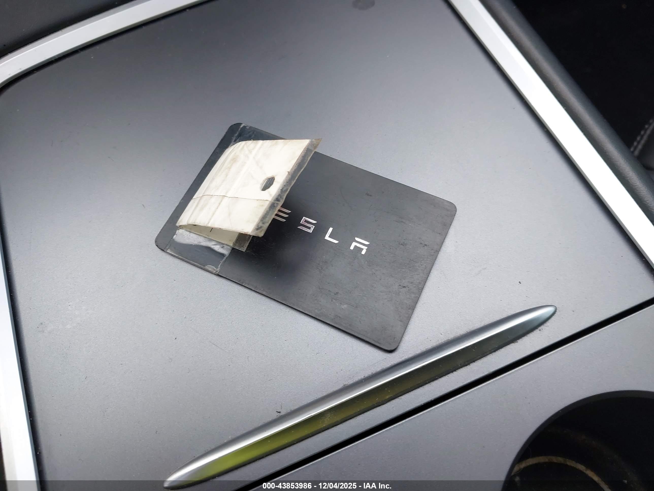 TESLA MODEL image 11