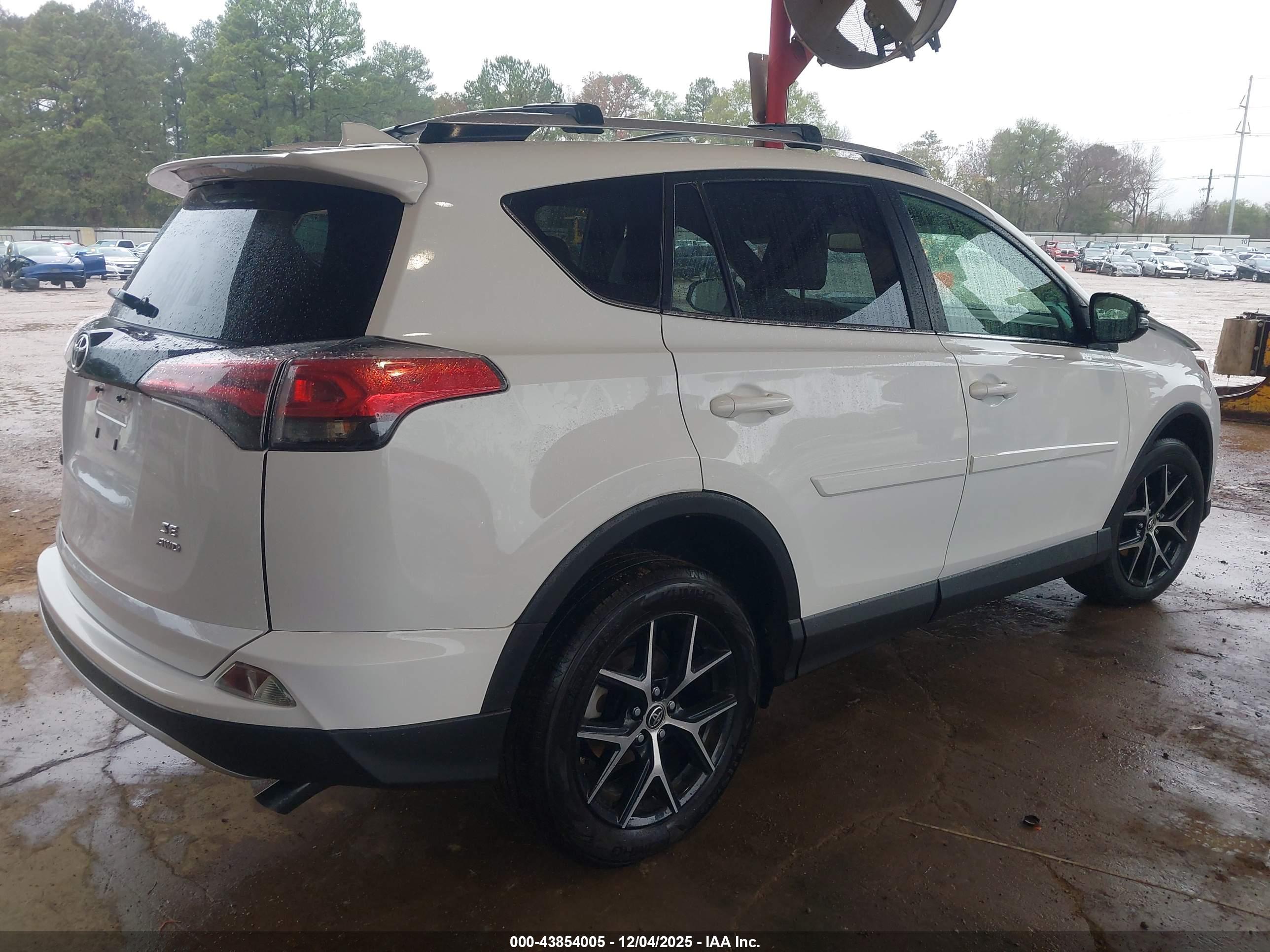 TOYOTA RAV4 image 4