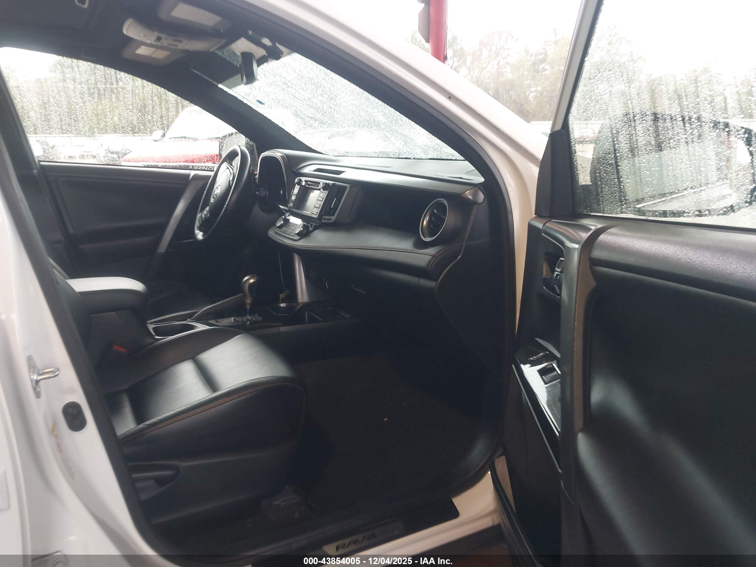 TOYOTA RAV4 image 5