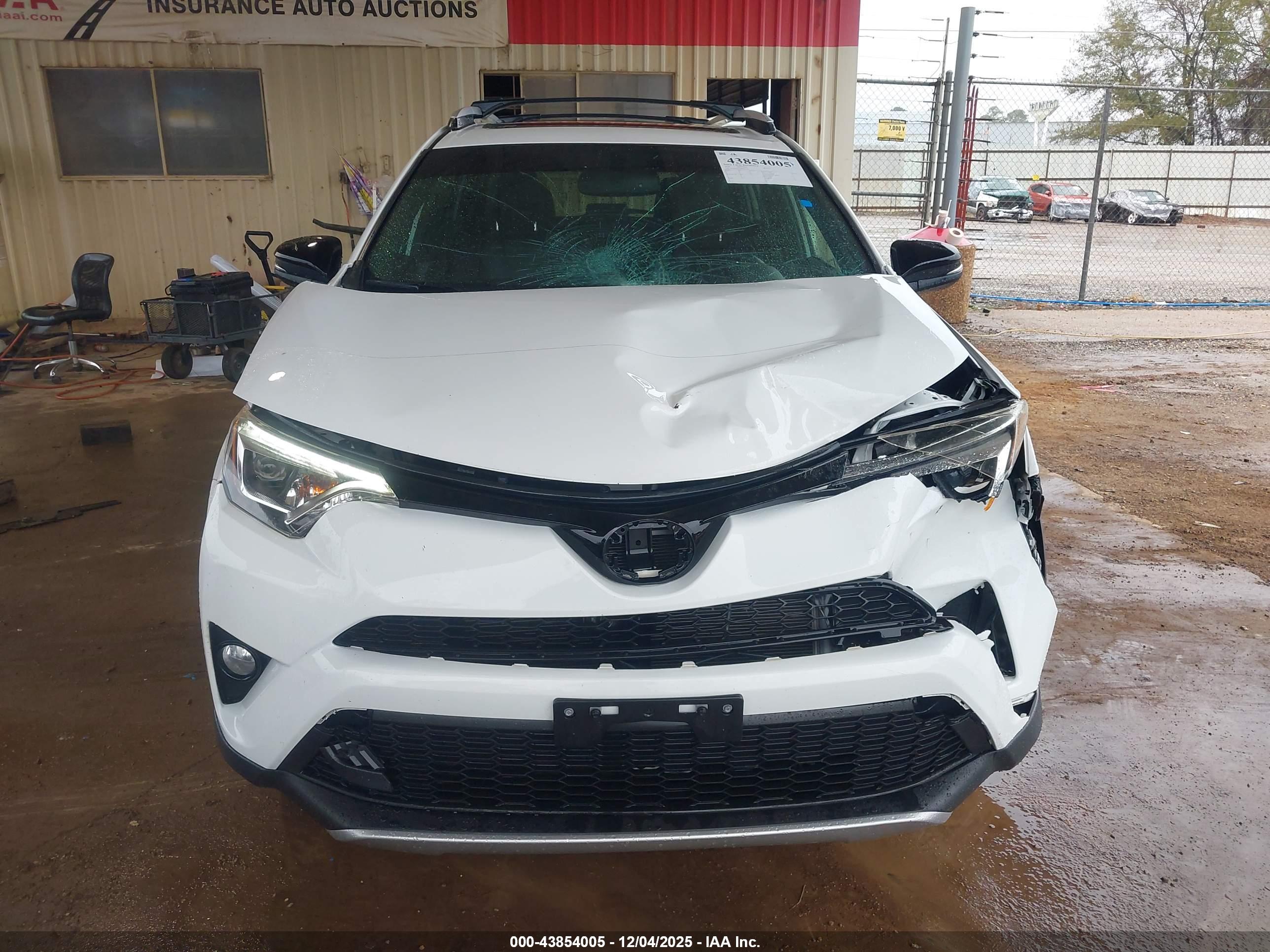 TOYOTA RAV4 image 6