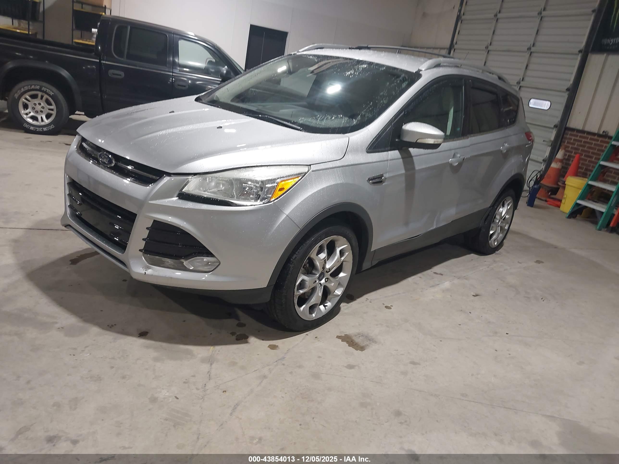 FORD ESCAPE image 2