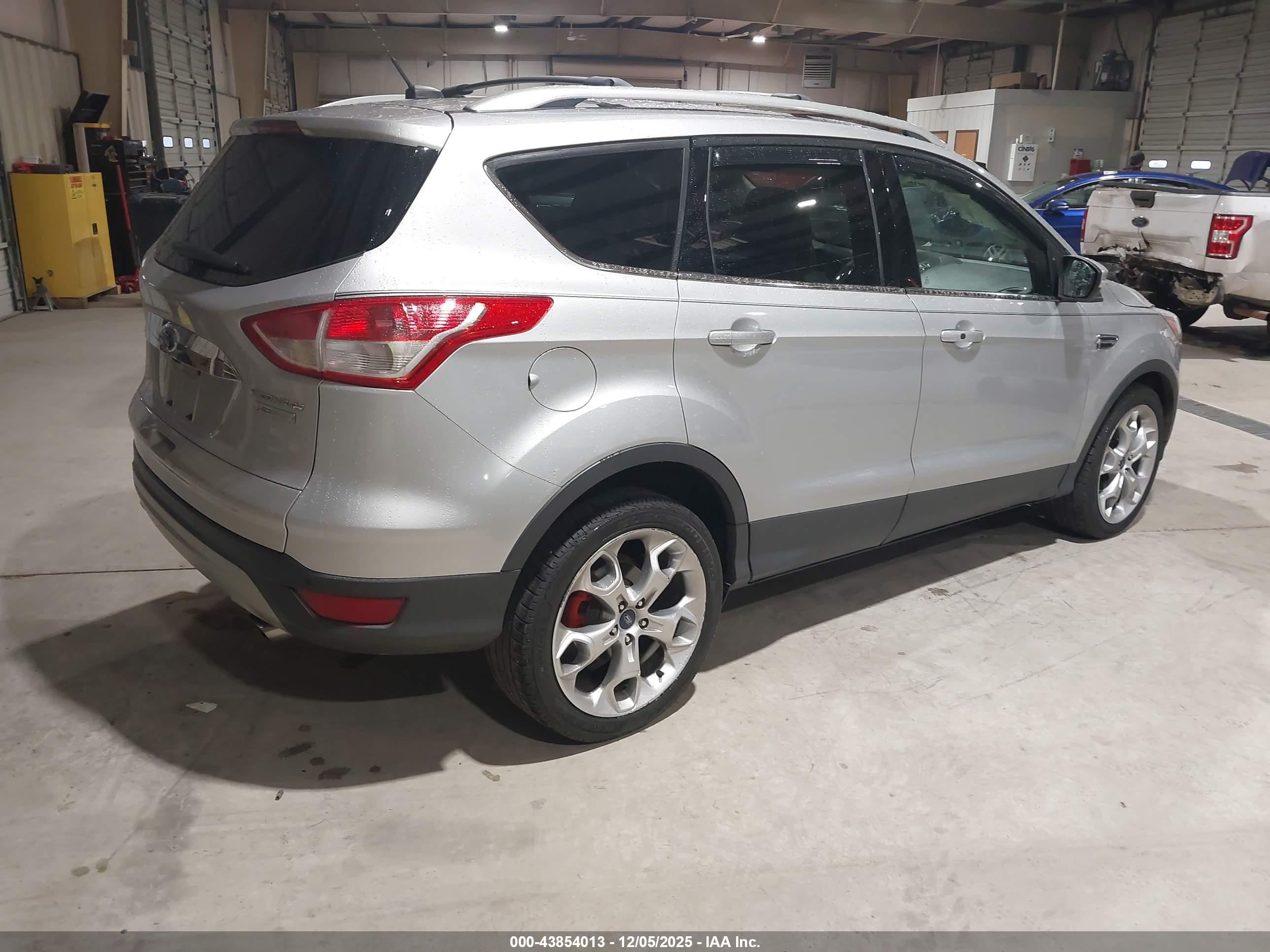 FORD ESCAPE image 4