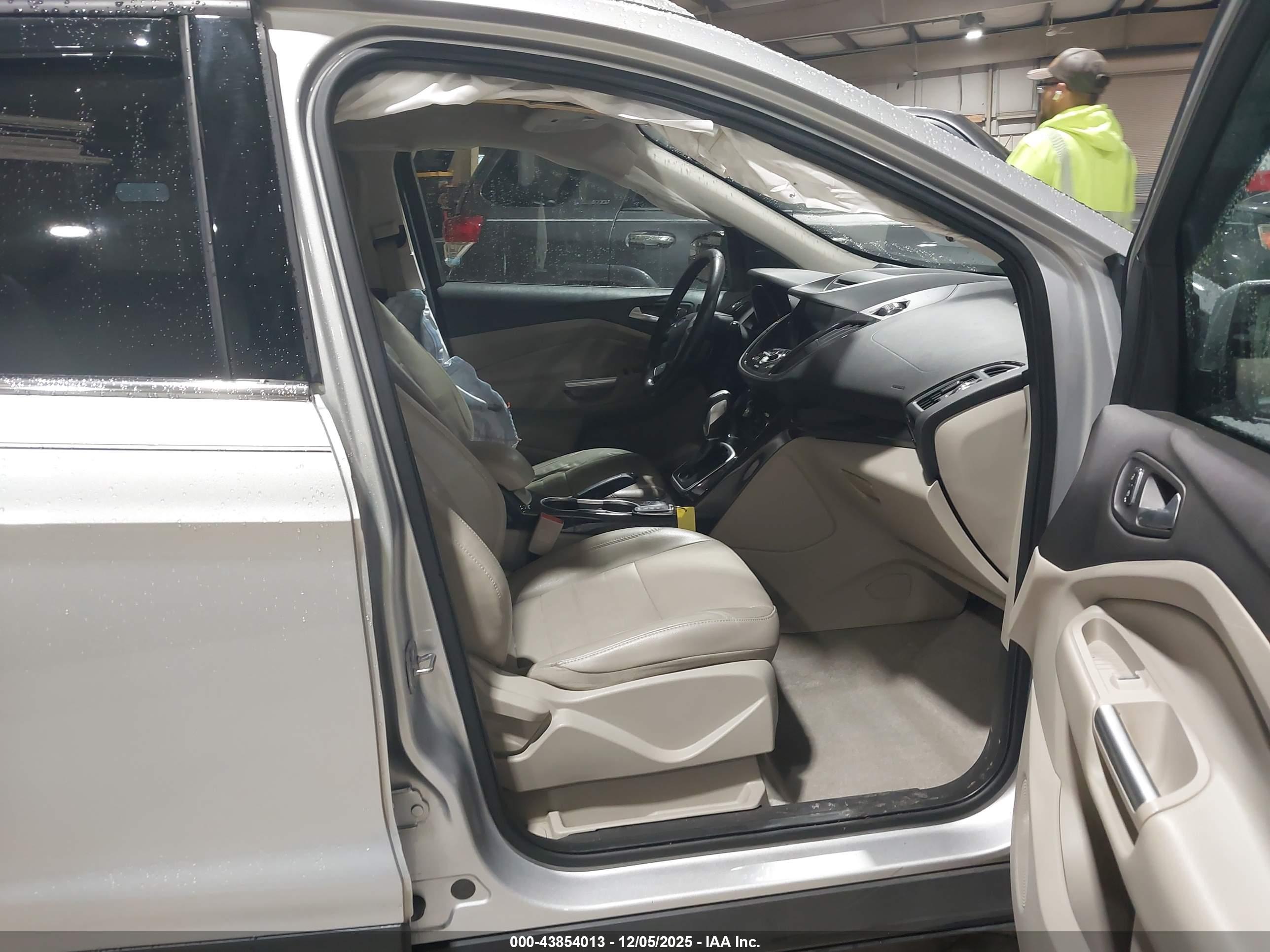 FORD ESCAPE image 5