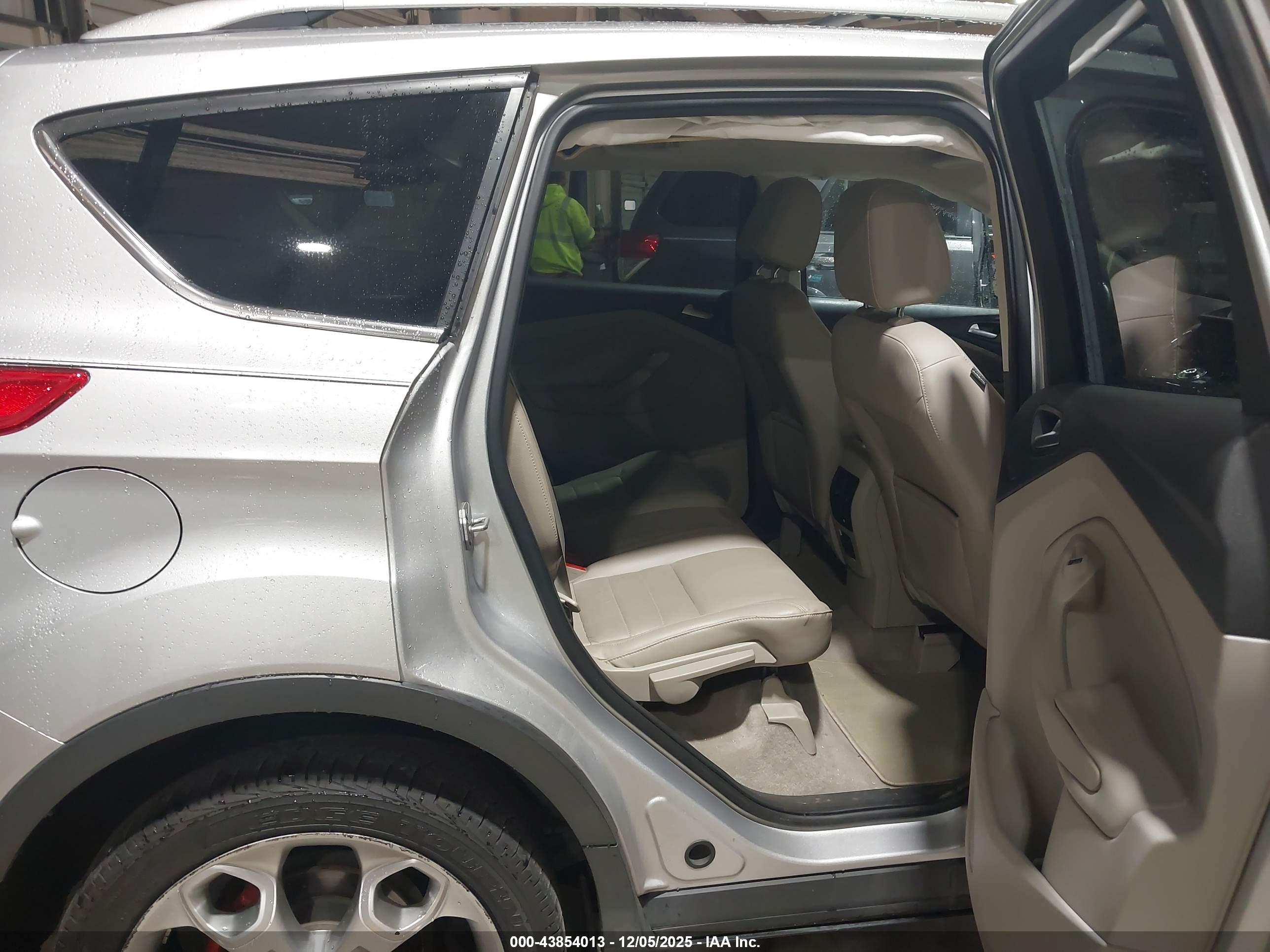 FORD ESCAPE image 8
