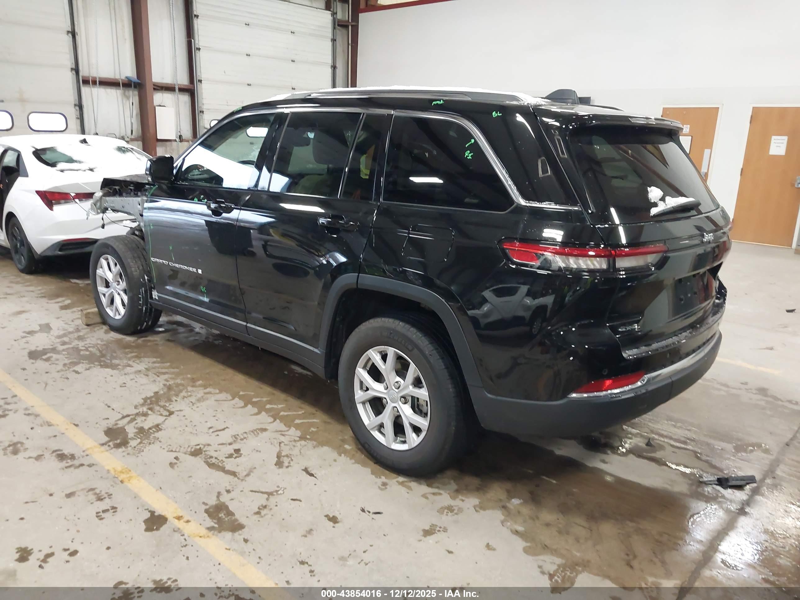 JEEP GRAND image 3