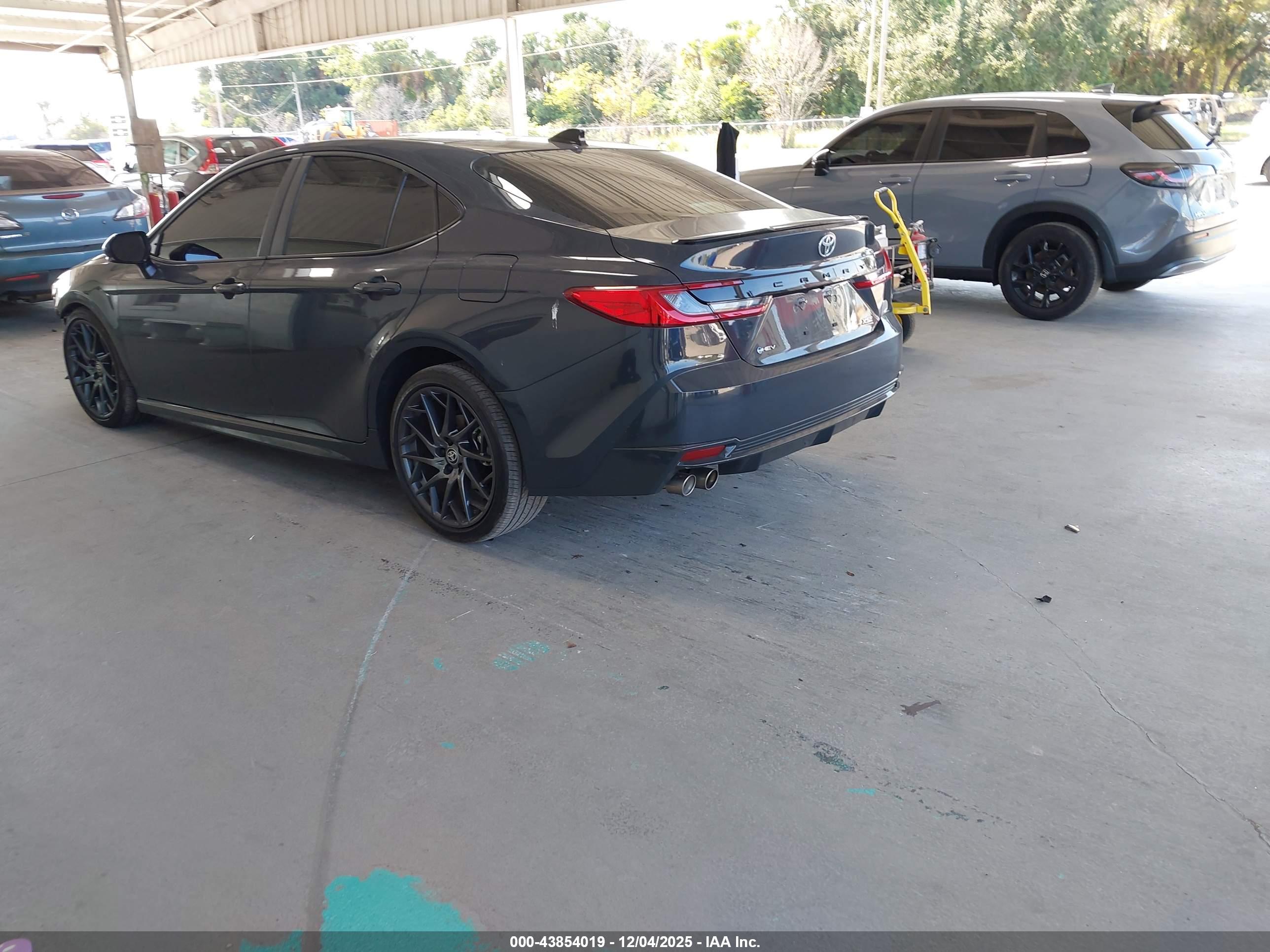 TOYOTA CAMRY image 3