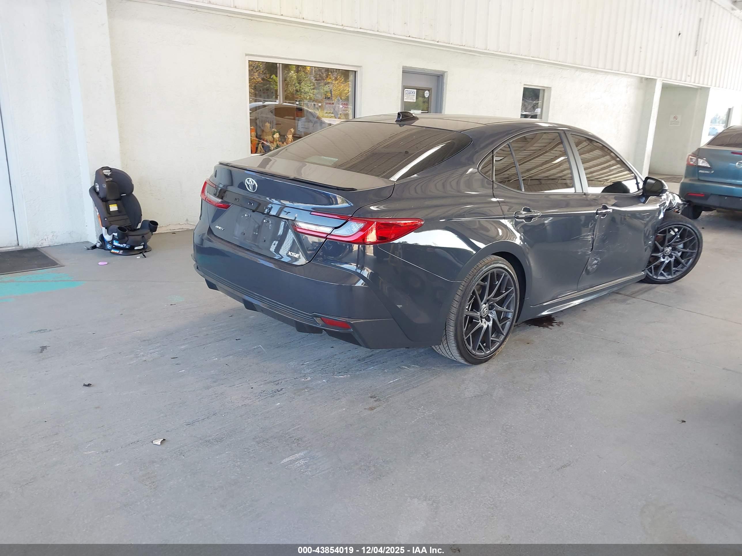 TOYOTA CAMRY image 4