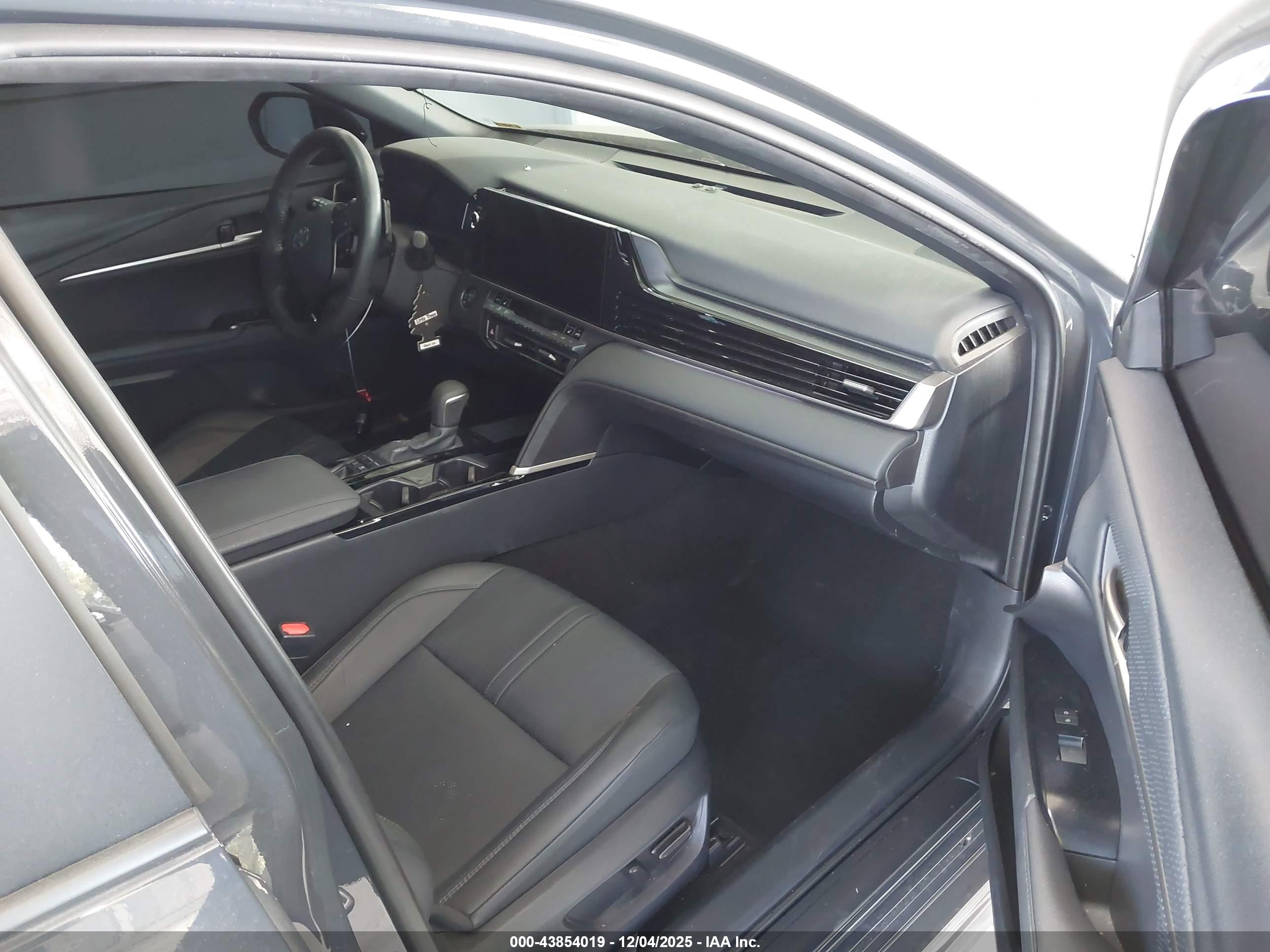 TOYOTA CAMRY image 5