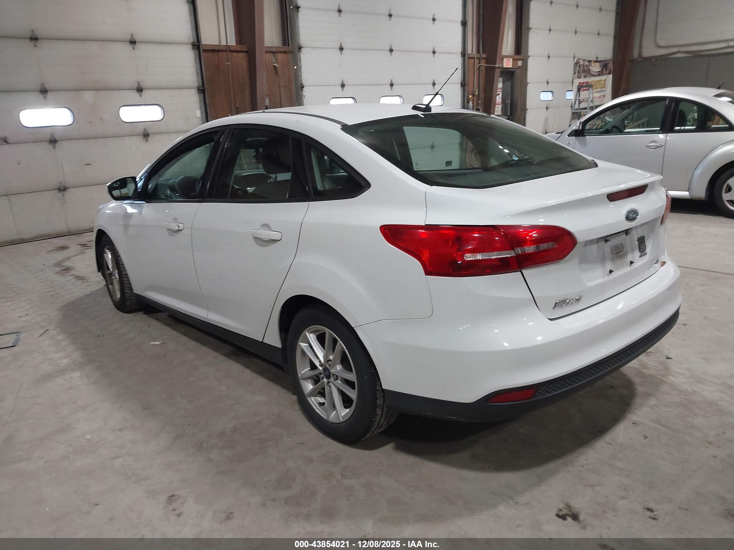 FORD FOCUS image 3