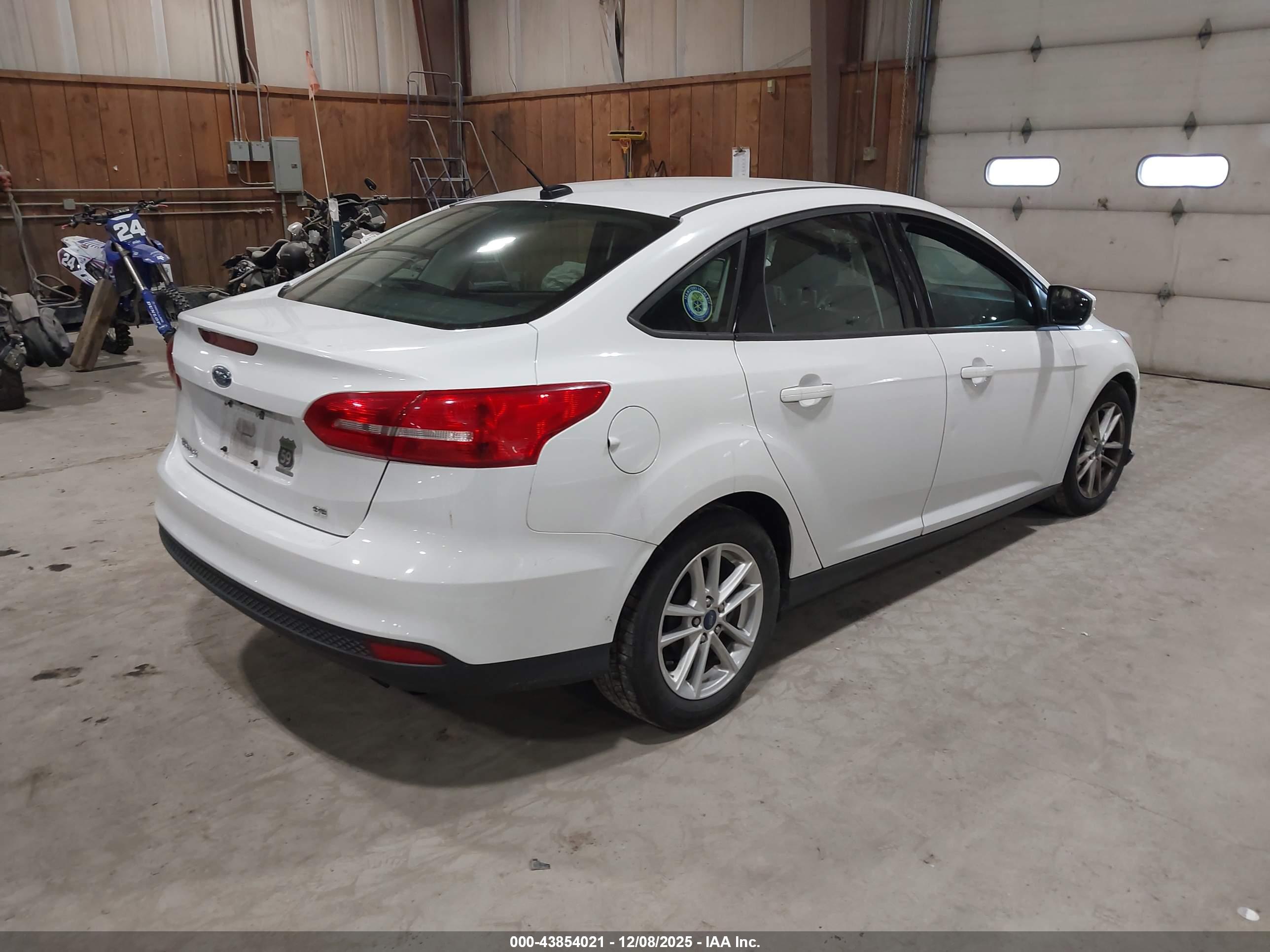 FORD FOCUS image 4