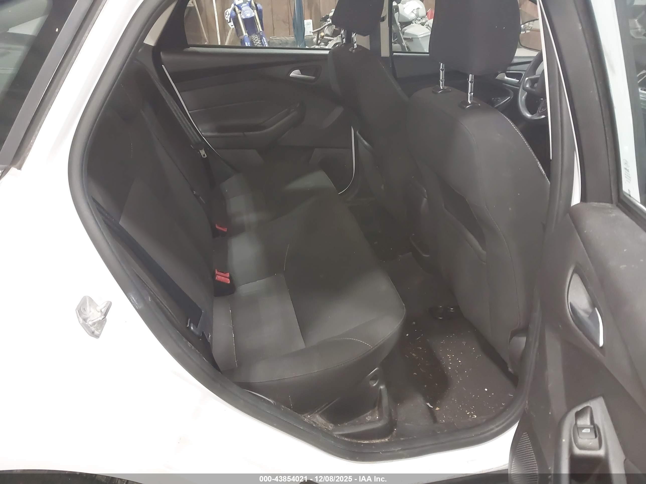 FORD FOCUS image 8
