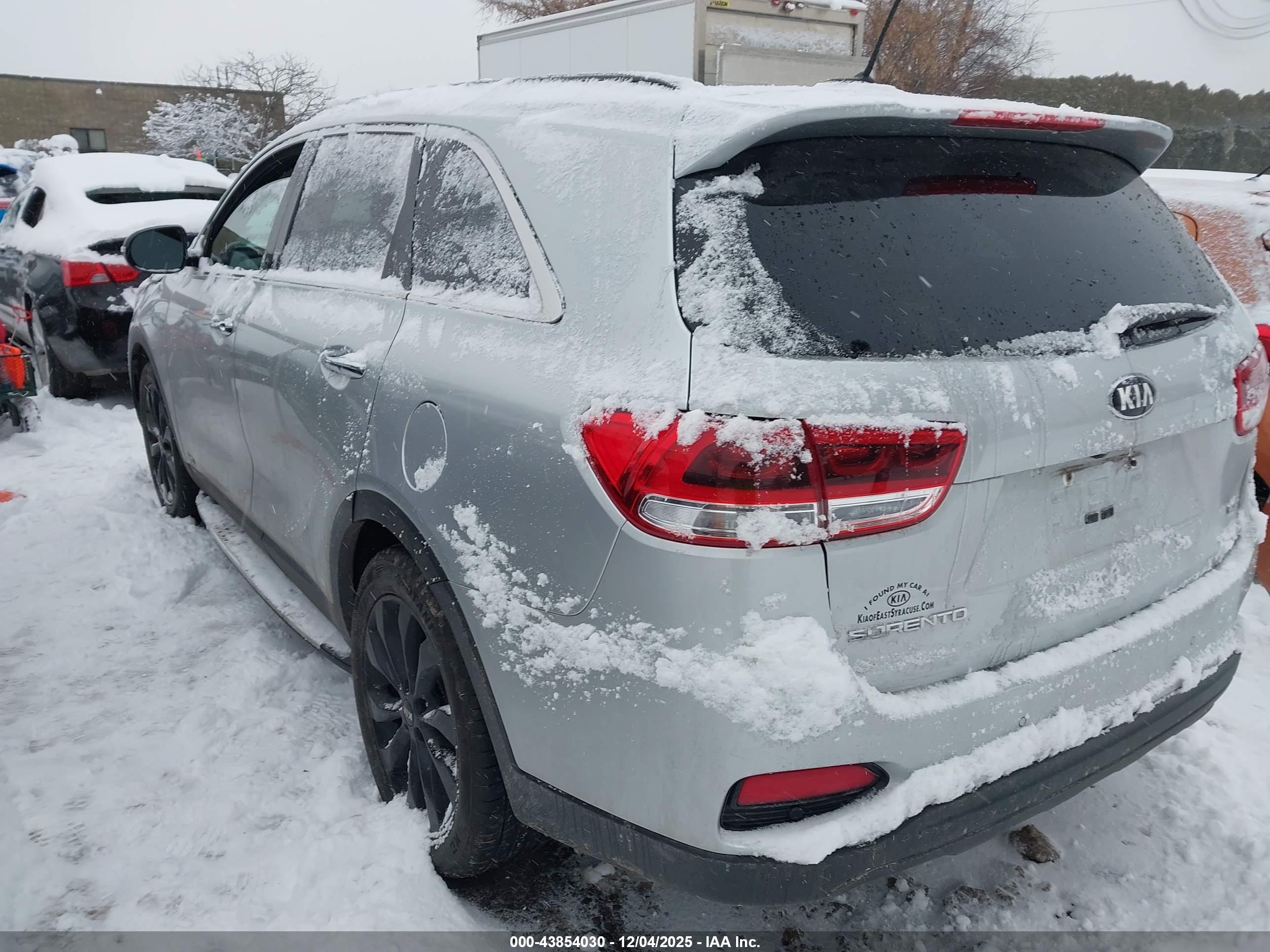 KIA SORENTO image 3