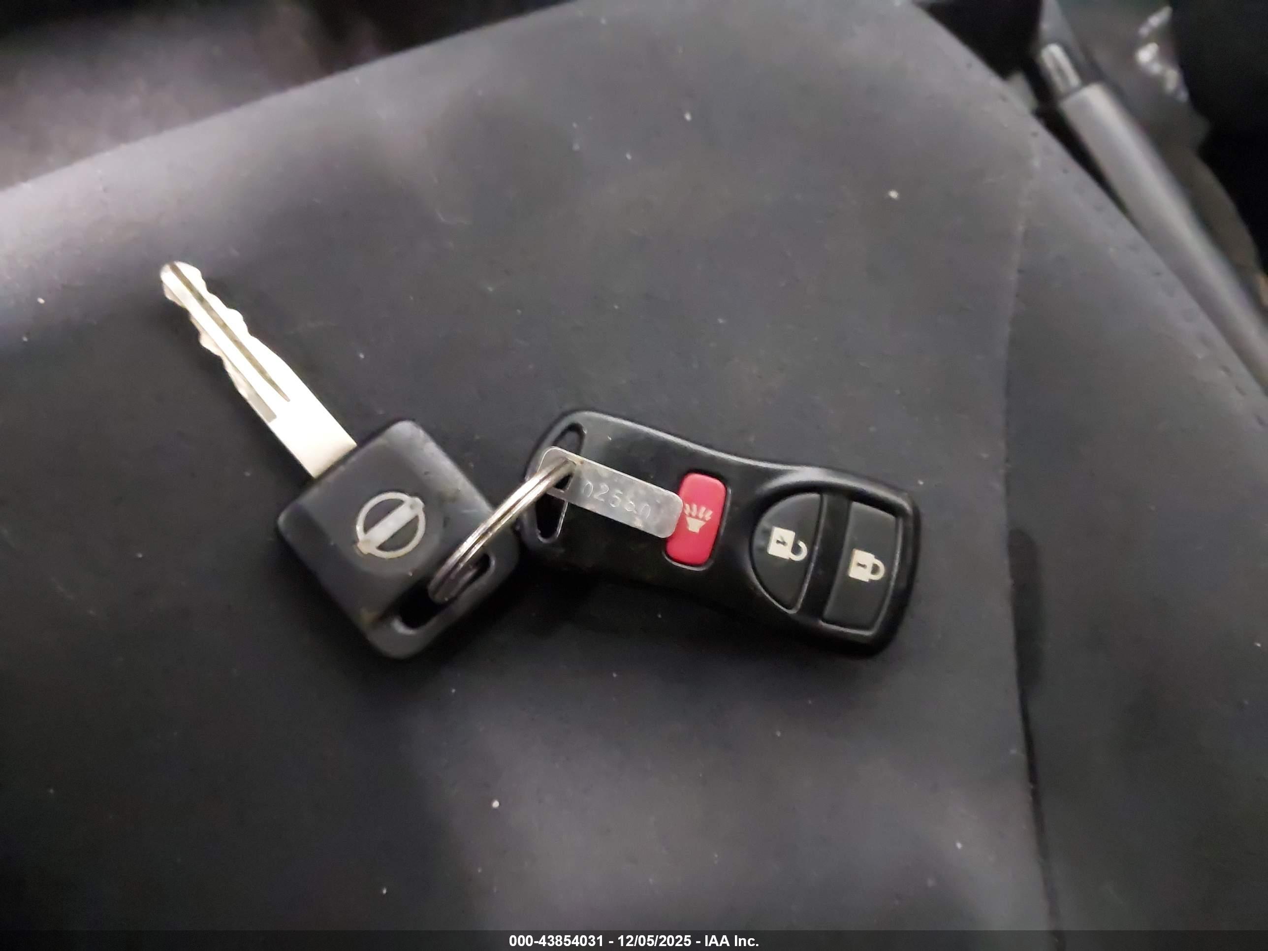 NISSAN VERSA image 11