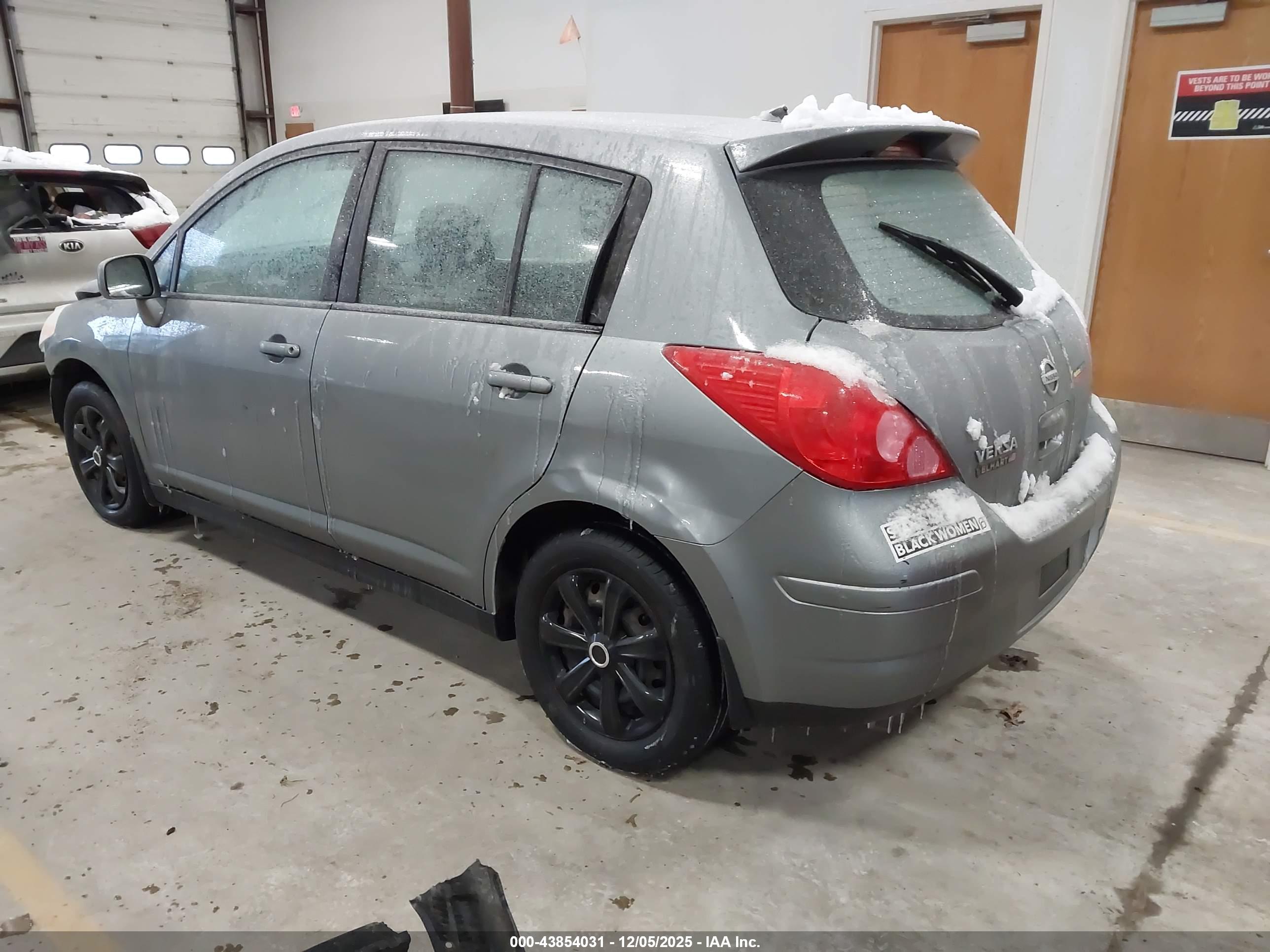 NISSAN VERSA image 3