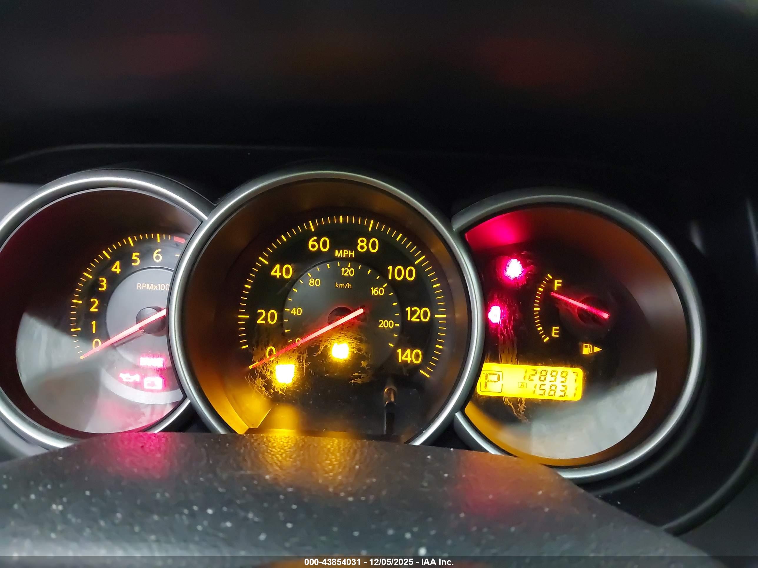 NISSAN VERSA image 7