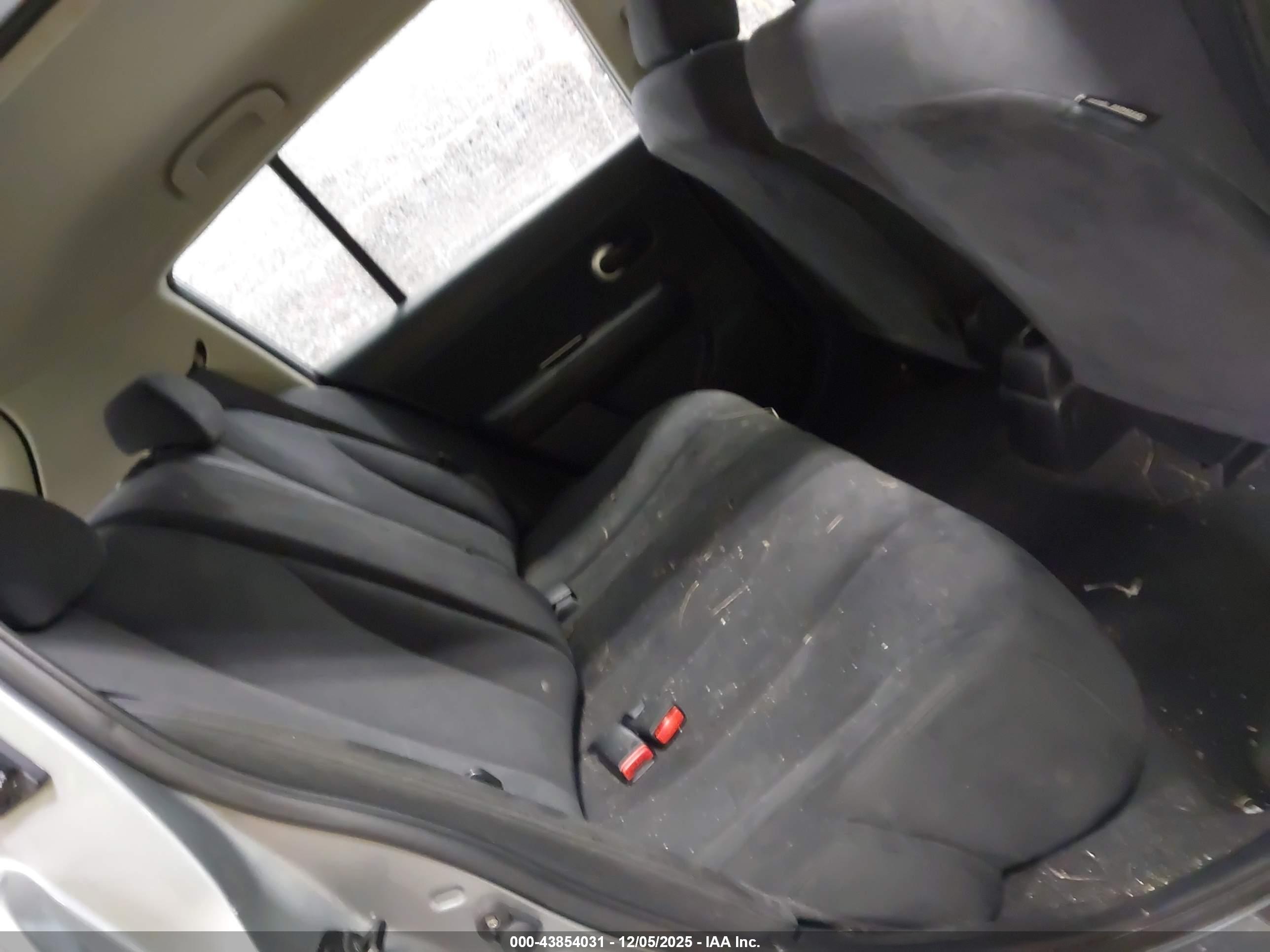 NISSAN VERSA image 8